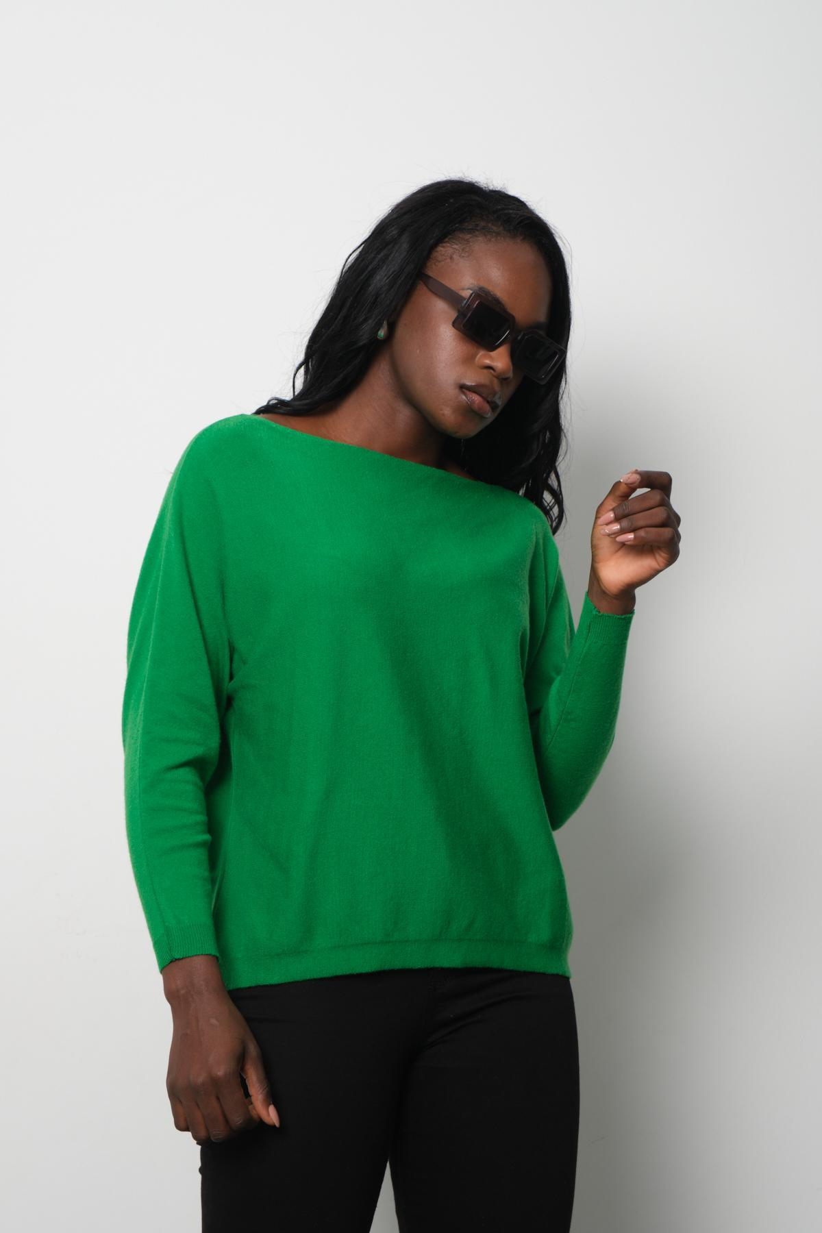 Wholesale Women Green Boat-Neck Sweaters 711031