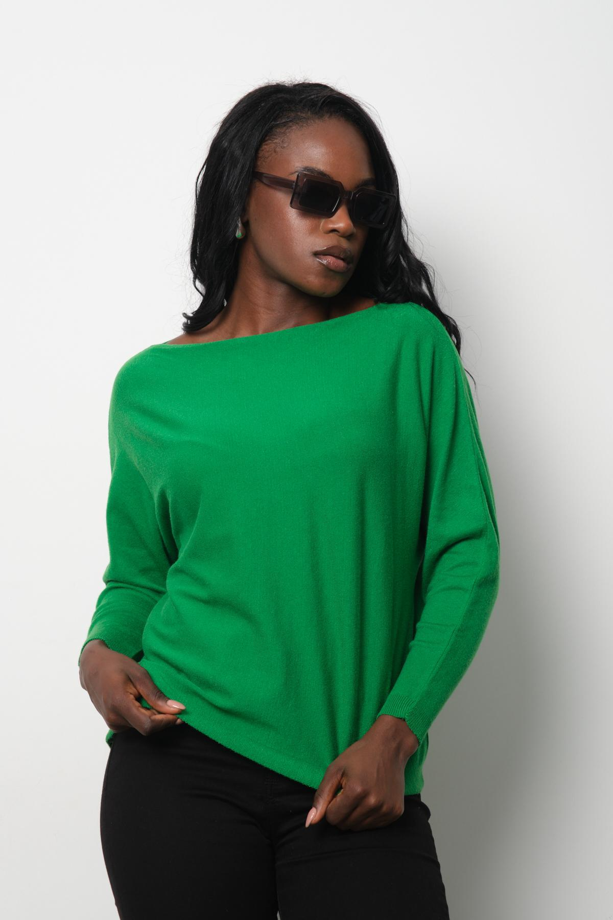 Wholesale Women Green Boat-Neck Sweaters 711031