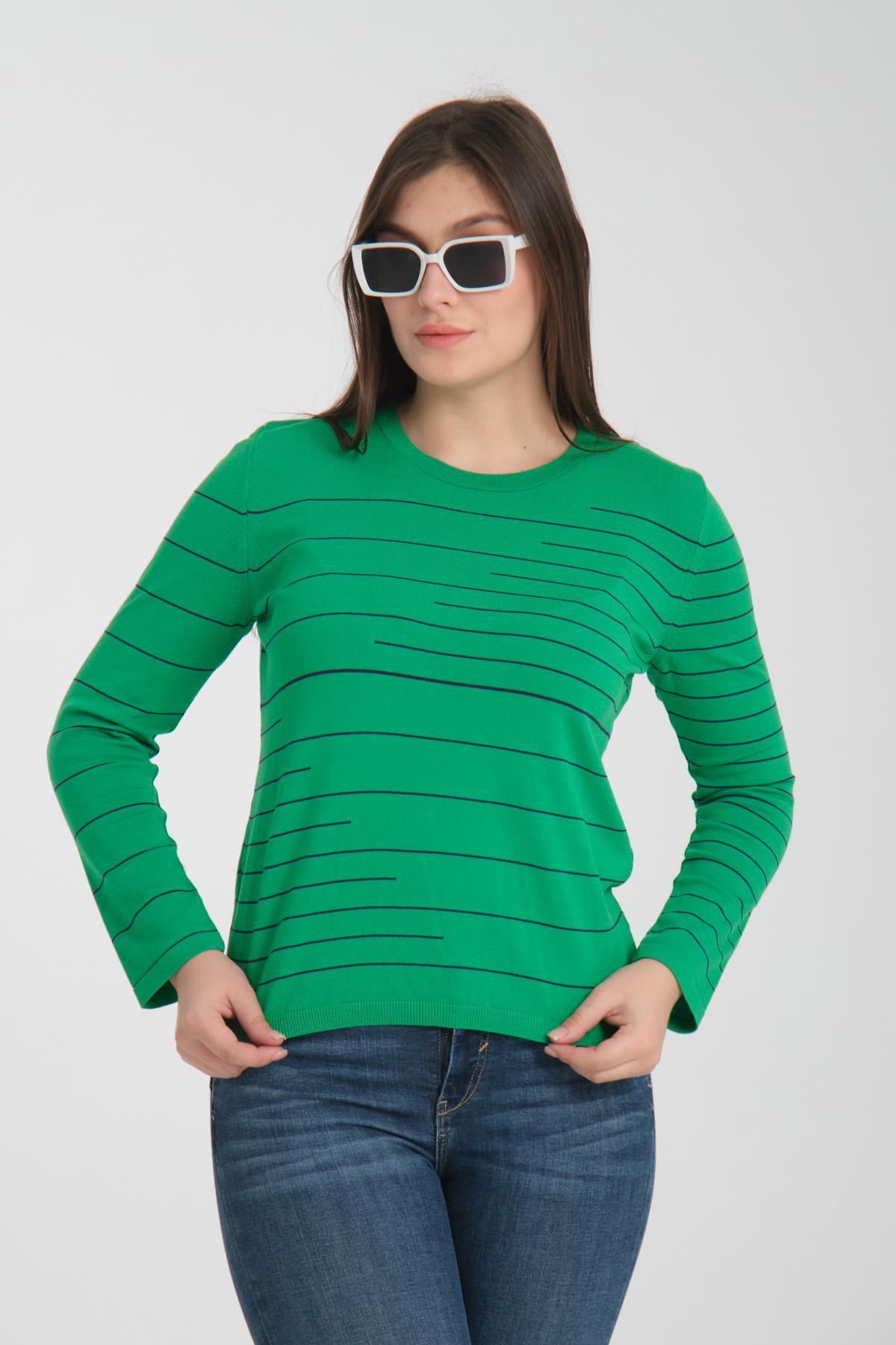 Wholesale Women Green Crew Neck Striped Knit Blouse 722614
