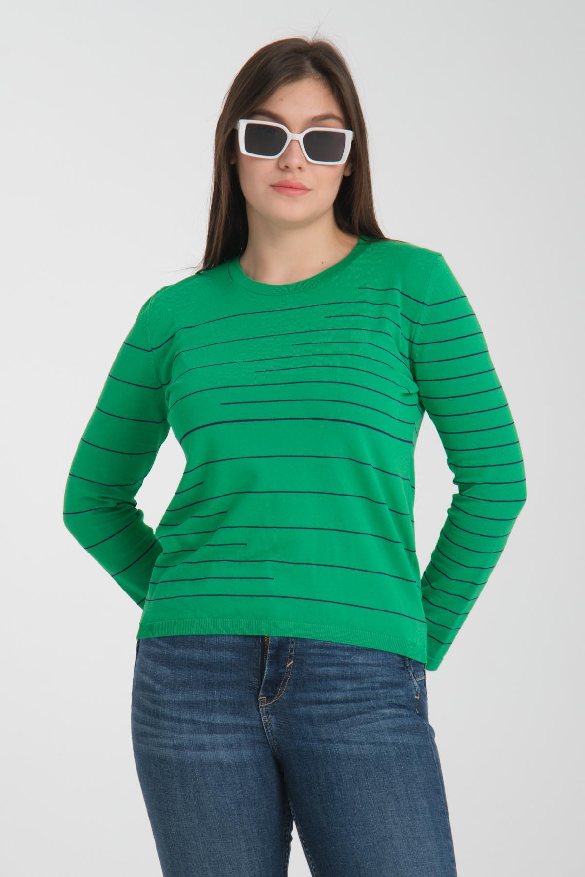 Wholesale Women Green Crew Neck Striped Knit Blouse 722614