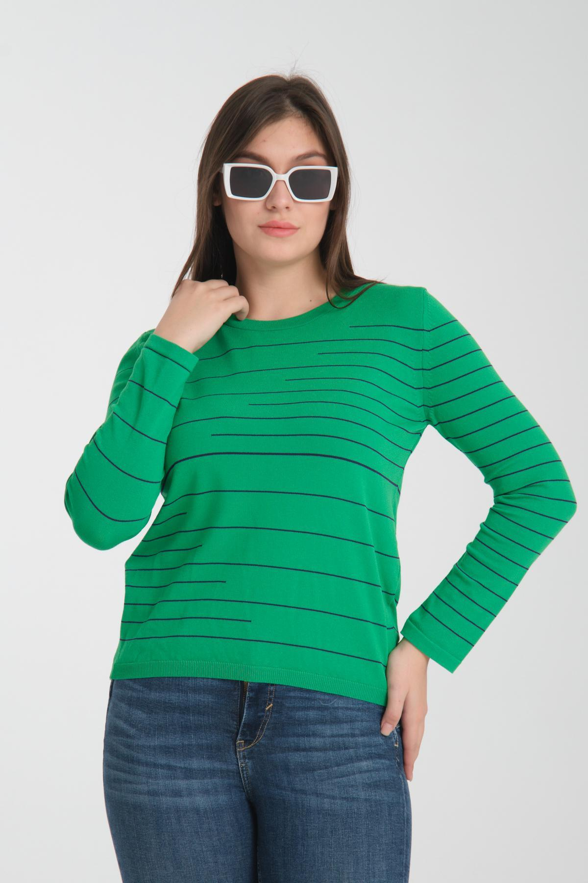 Wholesale Women Green Crew Neck Striped Knit Blouse 722614
