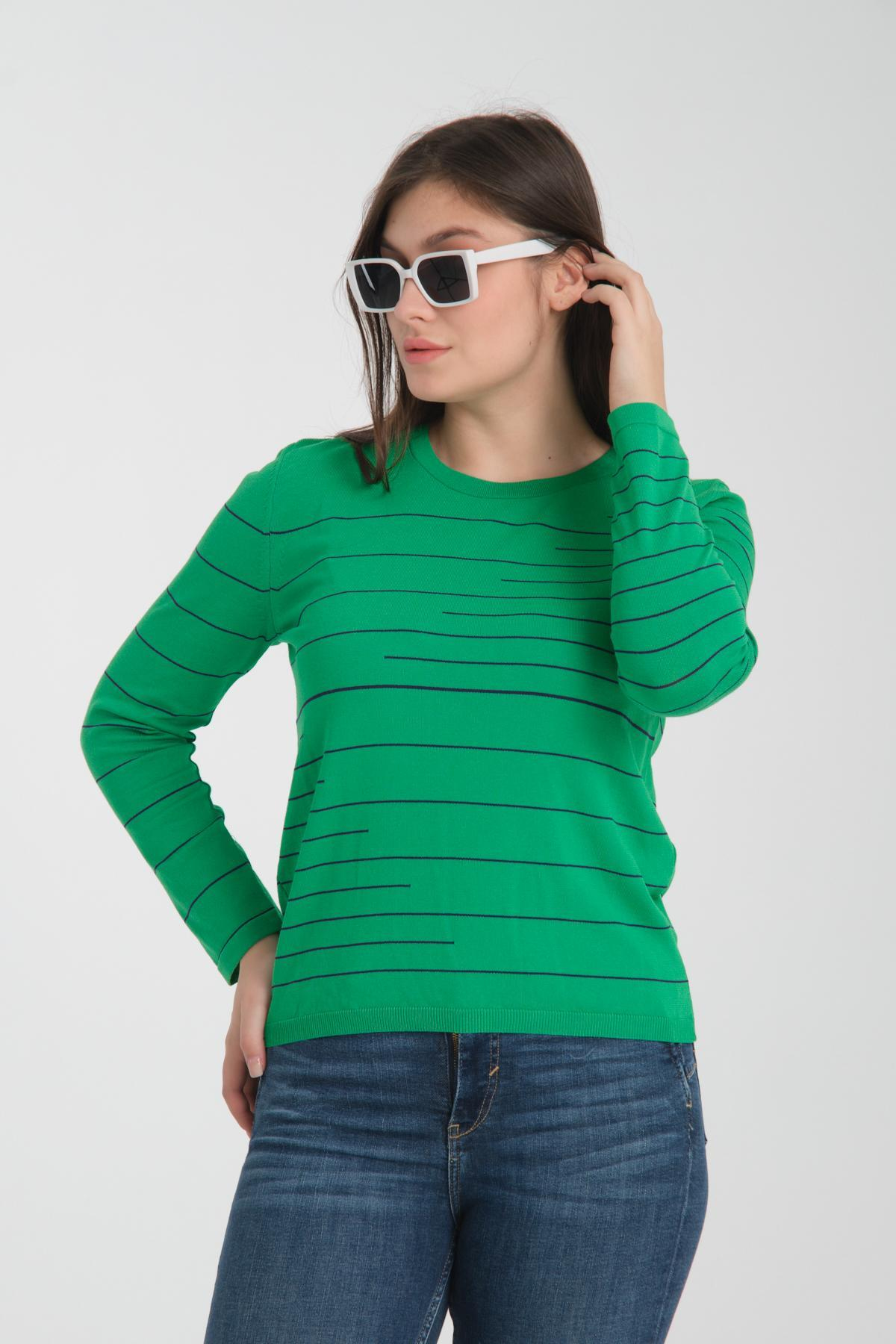 Wholesale Women Green Crew Neck Striped Knit Blouse 722614