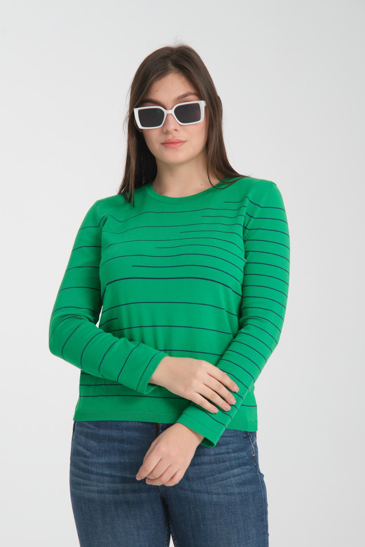 Wholesale Women Green Crew Neck Striped Knit Blouse 722614