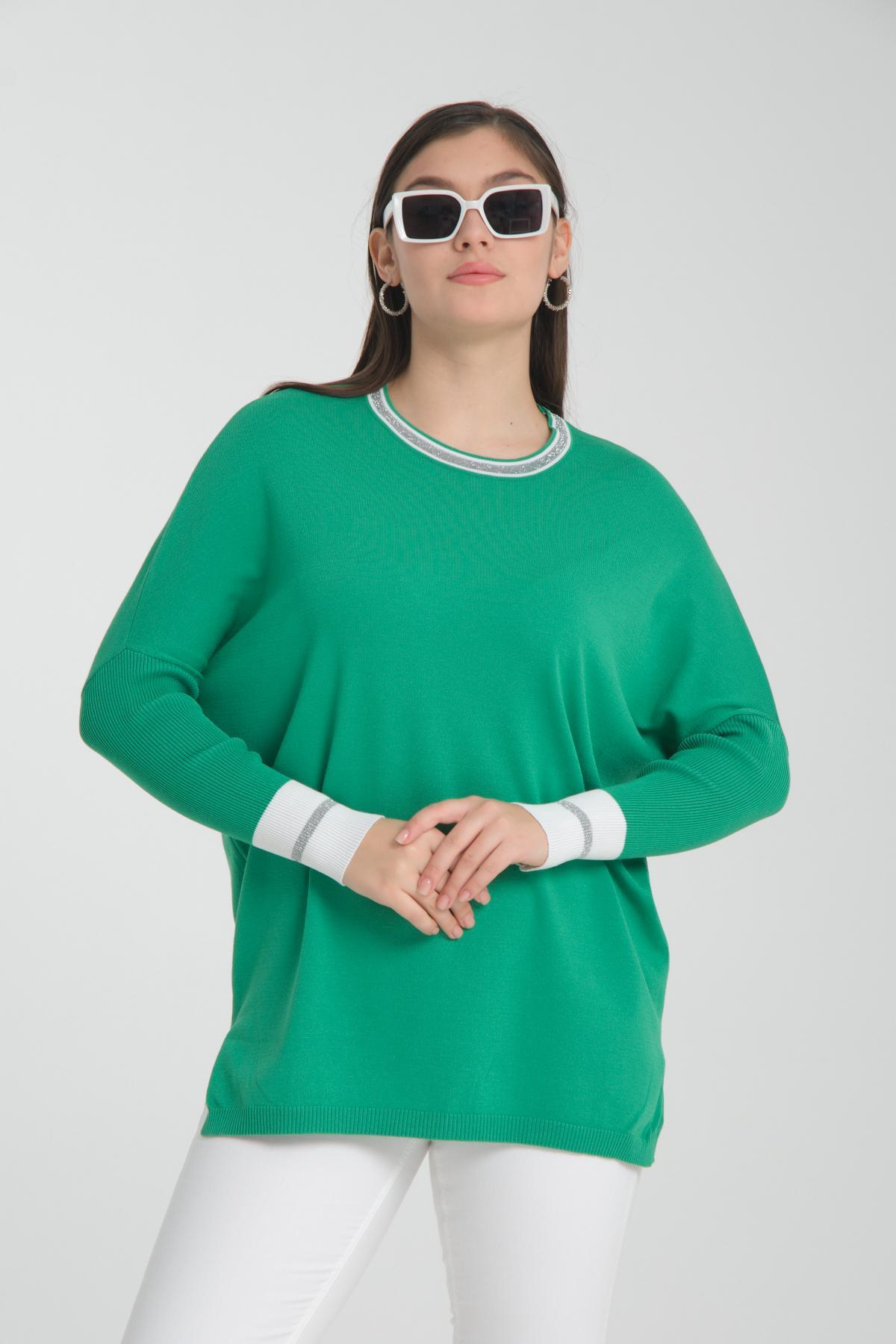 Wholesale Women Green Glitter Garnished Crew Neck Knit Blouse with Side Slits 722648