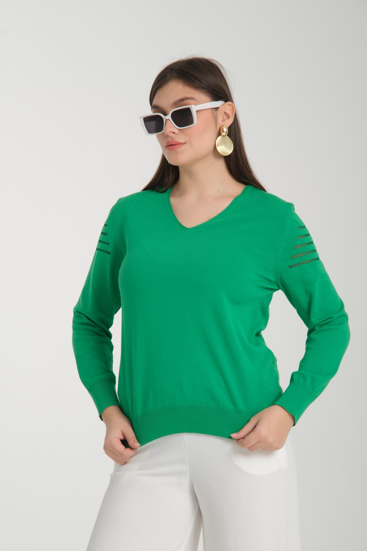 Wholesale Women Green Glitter Garnished V Neck Knit Blouse 722624