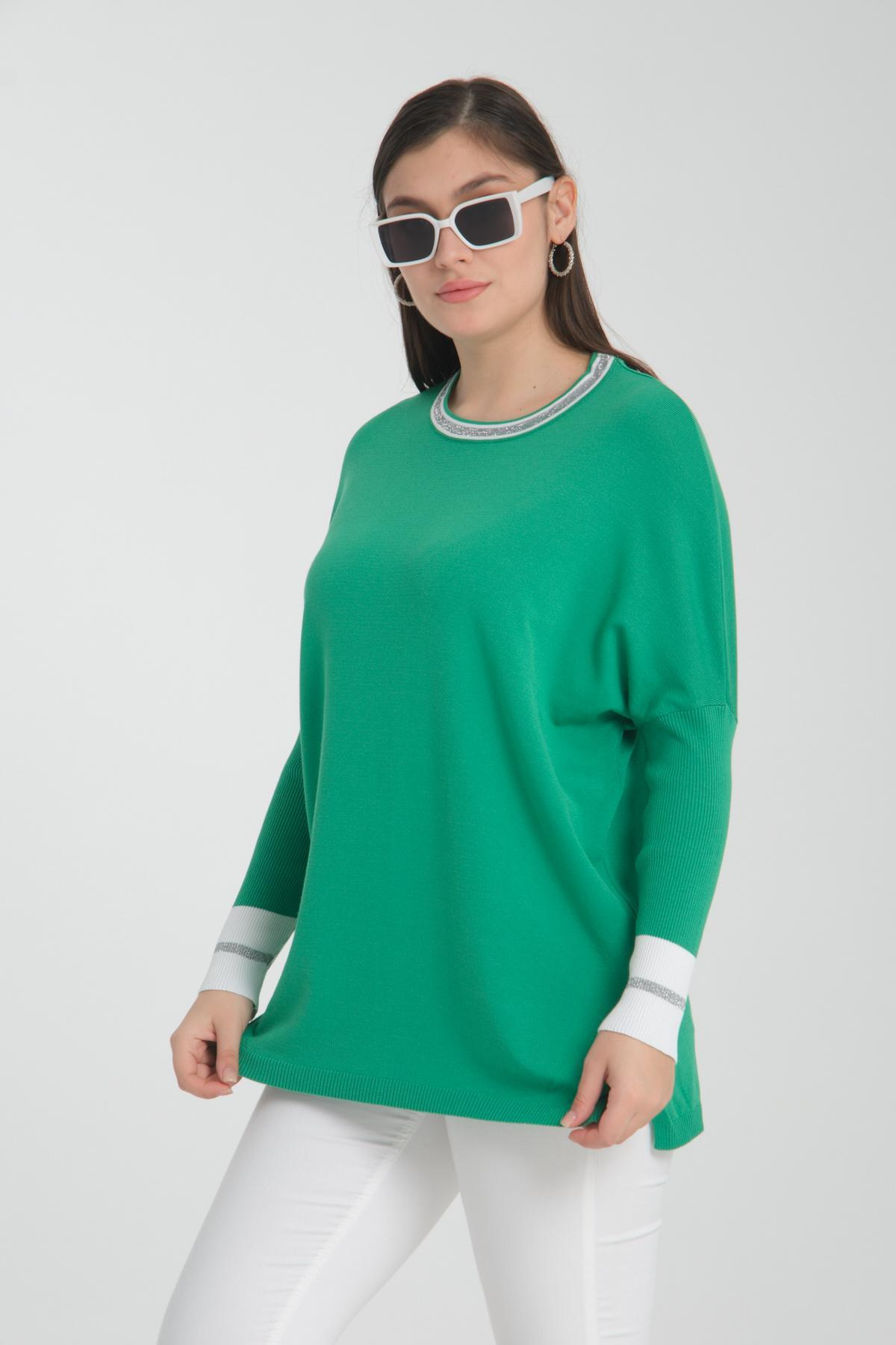 Wholesale Women Green Glitter Garnished Crew Neck Knit Blouse with Side Slits 722648