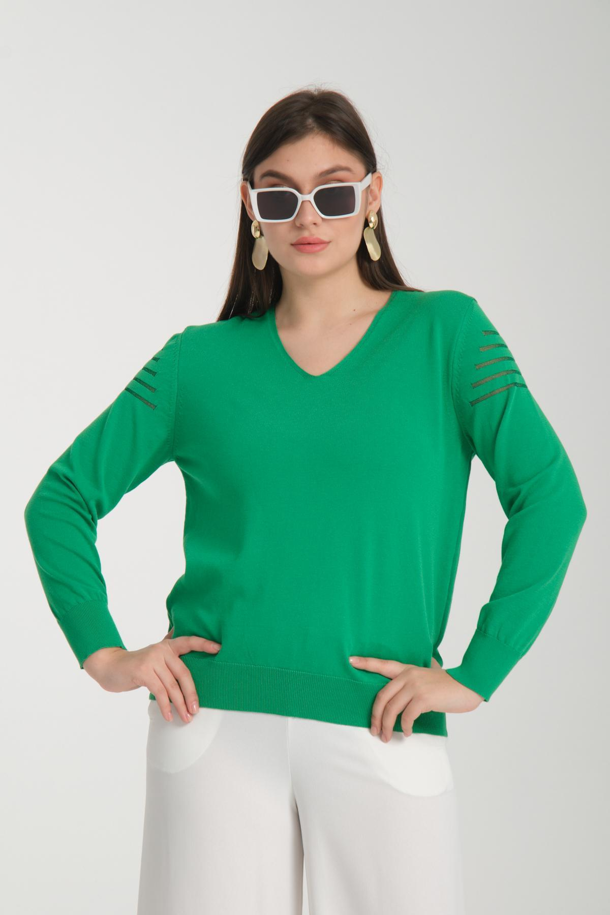 Wholesale Women Green Glitter Garnished V Neck Knit Blouse 722624