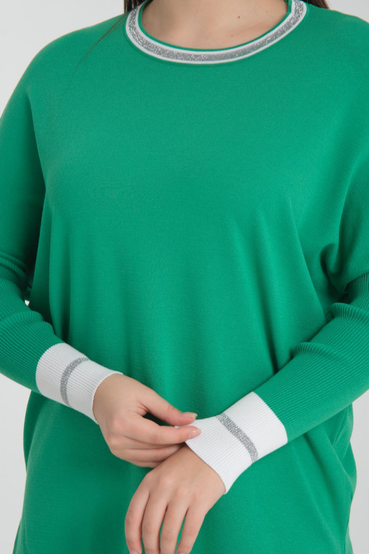 Wholesale Women Green Glitter Garnished Crew Neck Knit Blouse with Side Slits 722648