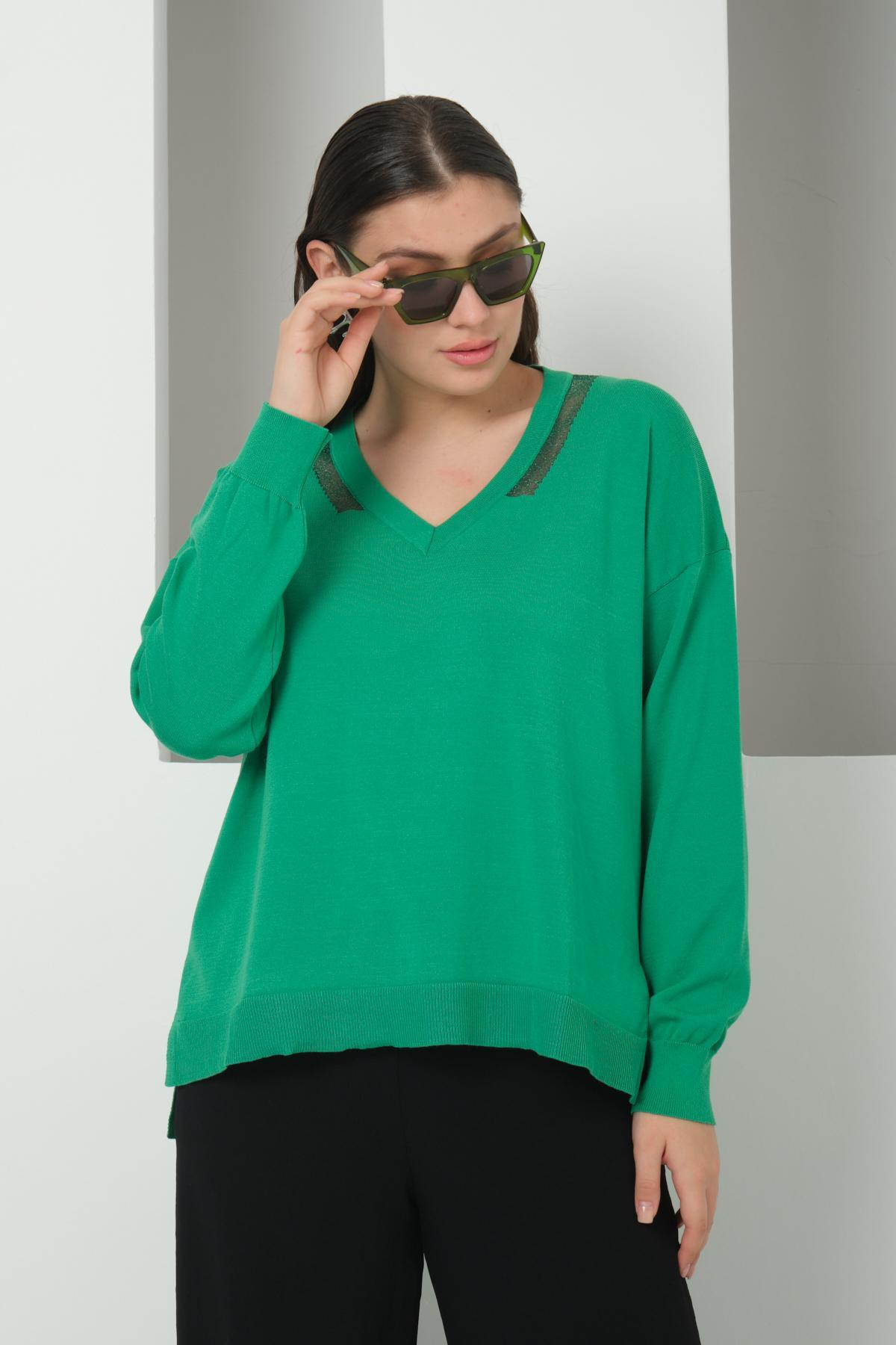 Wholesale Women Green Glitter-Garnished V-Neck Oversized Knit Blouse with Side Slits 724795