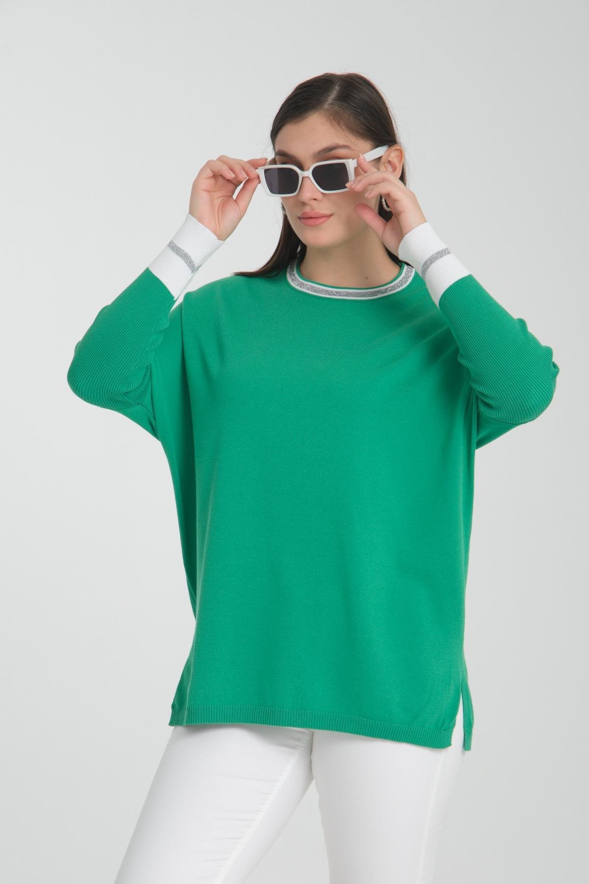 Wholesale Women Green Glitter Garnished Crew Neck Knit Blouse with Side Slits 722648