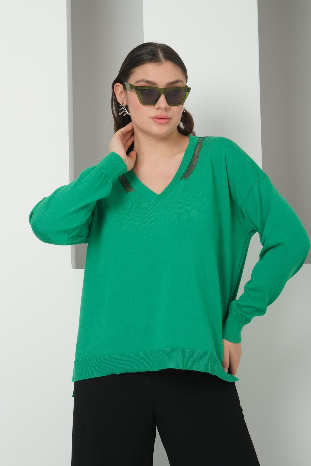 Wholesale Women Green Glitter-Garnished V-Neck Oversized Knit Blouse with Side Slits 724795