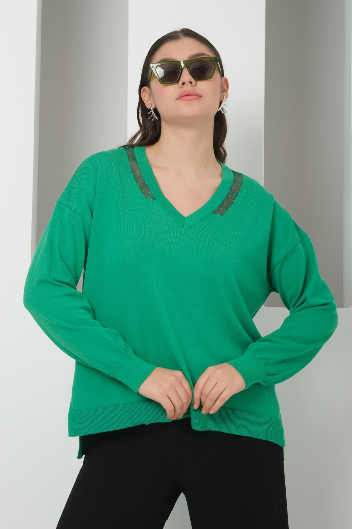 Wholesale Women Green Glitter-Garnished V-Neck Oversized Knit Blouse with Side Slits 724795
