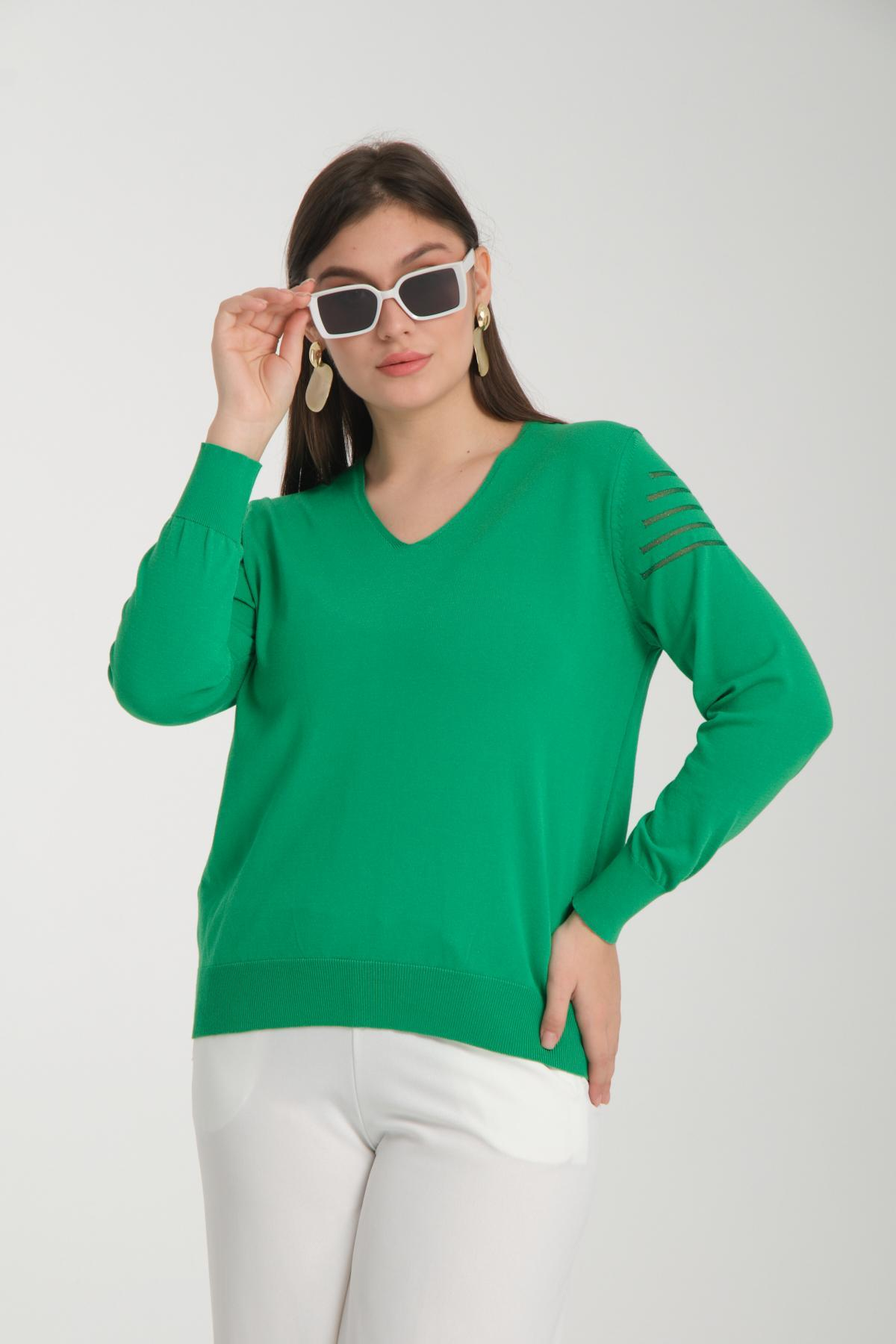 Wholesale Women Green Glitter Garnished V Neck Knit Blouse 722624