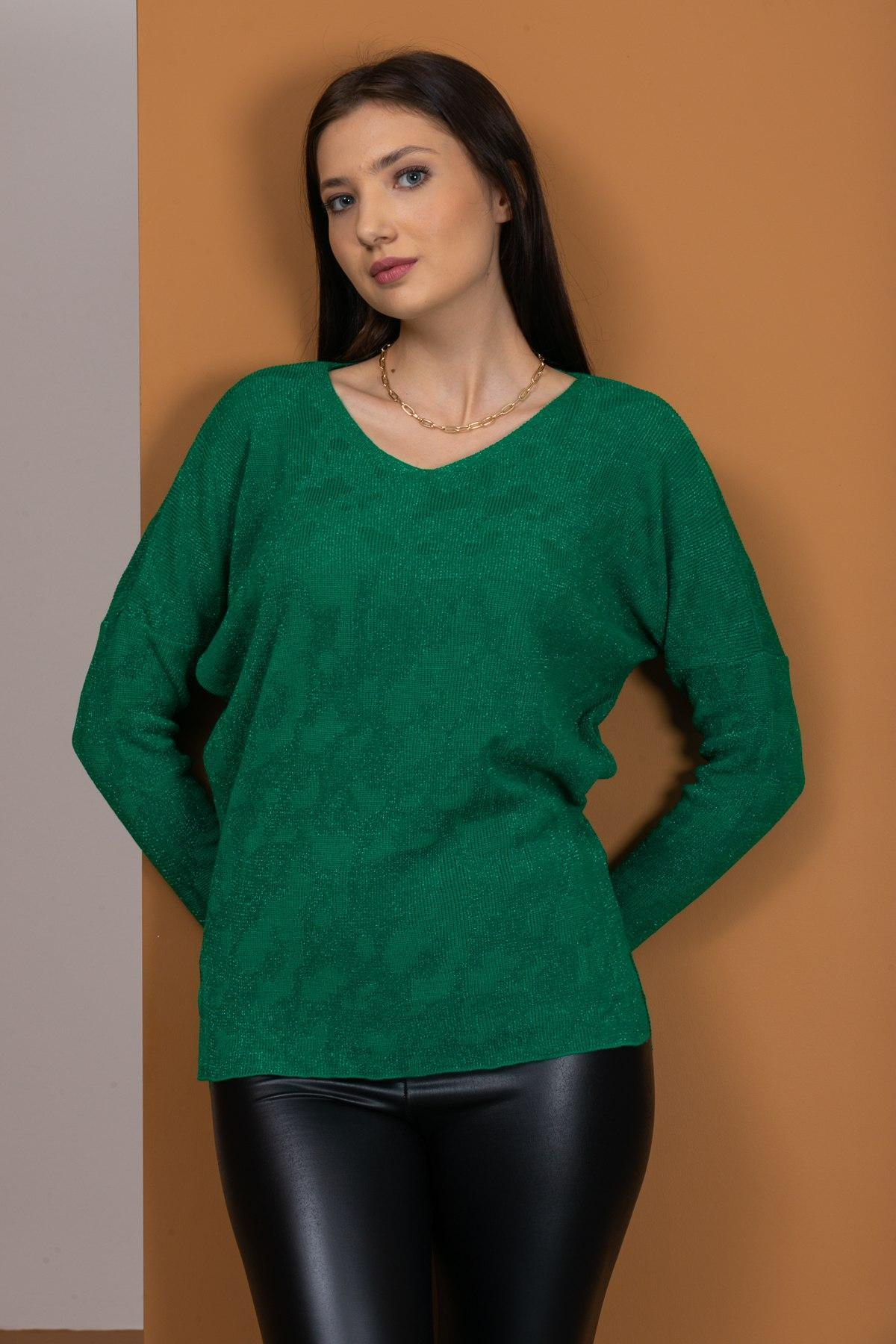 Wholesale Women Green Glitter V-Neck Sweaters 710941