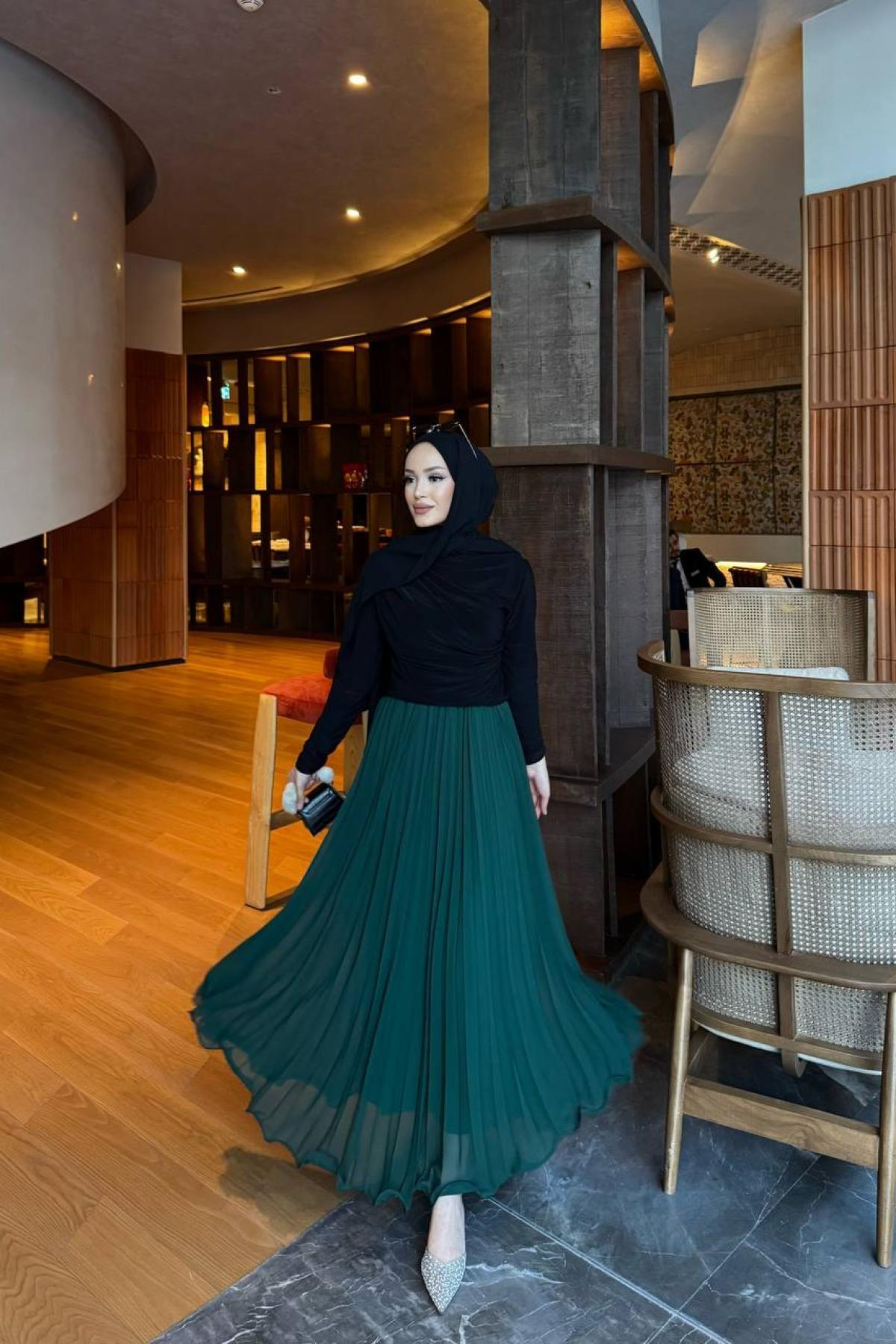 Wholesale Women Green Maxi Skirt 728494