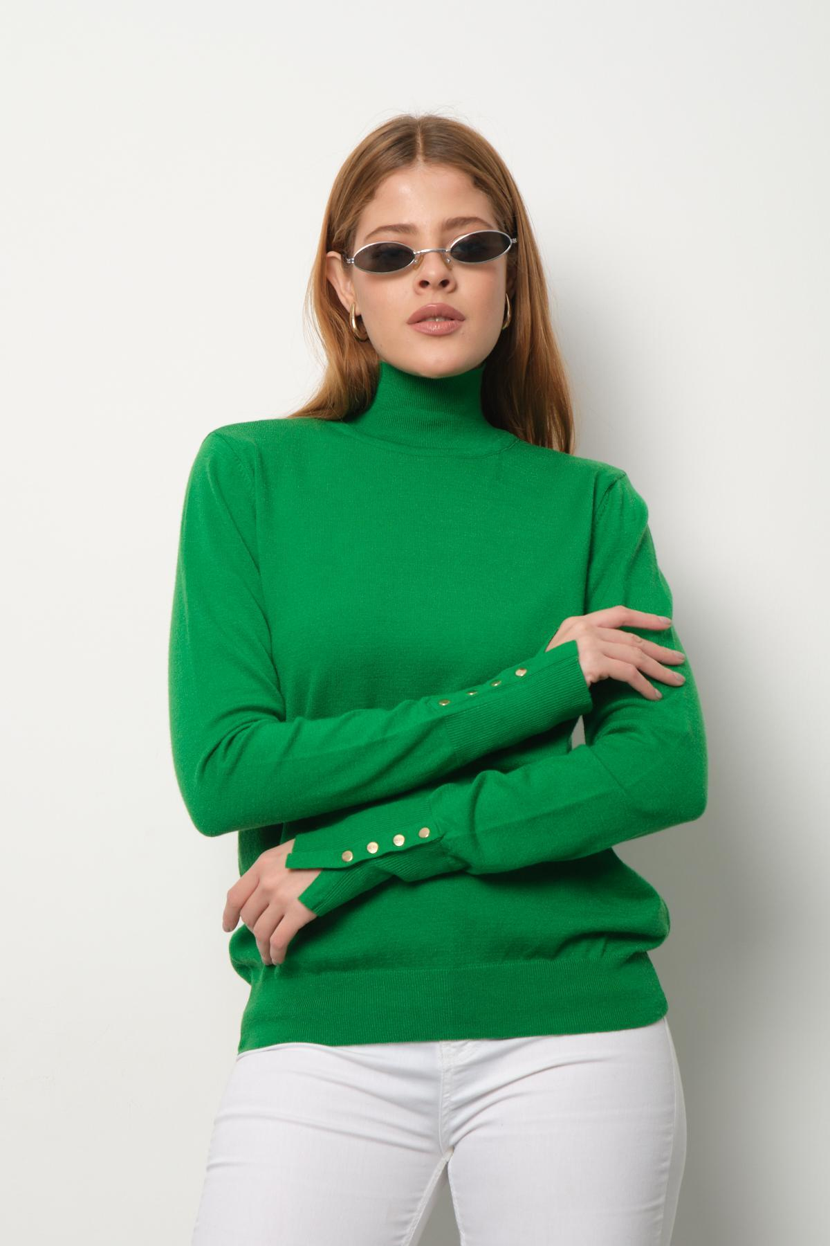 Wholesale Women Green Mock-Neck Sweaters 711162