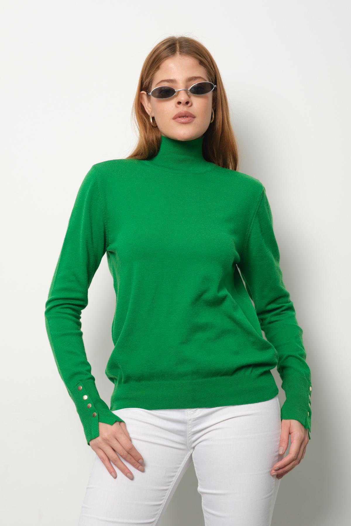 Wholesale Women Green Mock-Neck Sweaters 711162