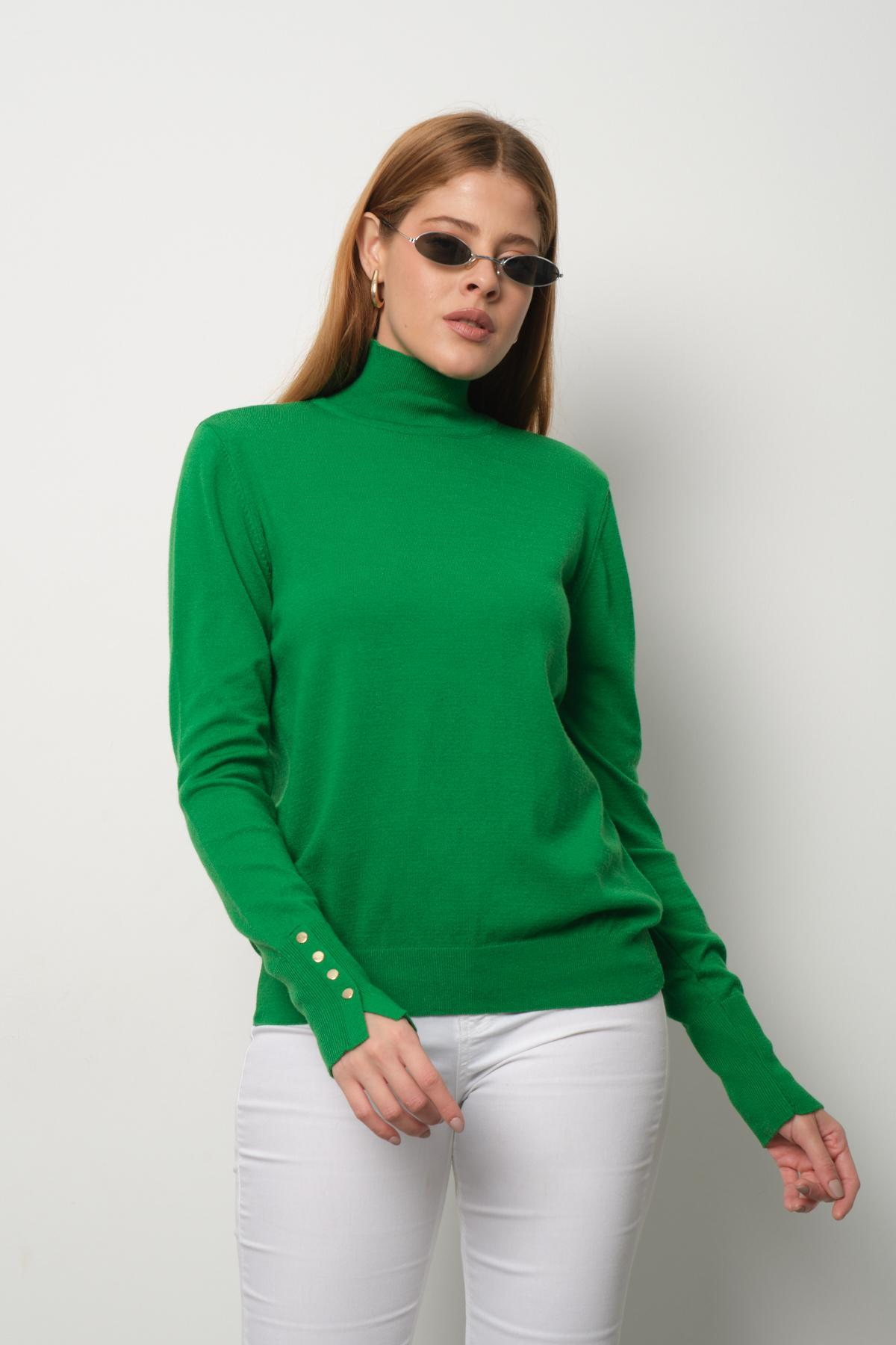Wholesale Women Green Mock-Neck Sweaters 711162