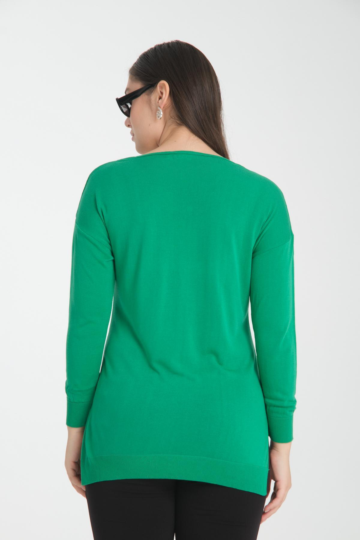 Wholesale Women Green Rhinestone-Embellished V Neck Knit Blouse with Side Slits 722627