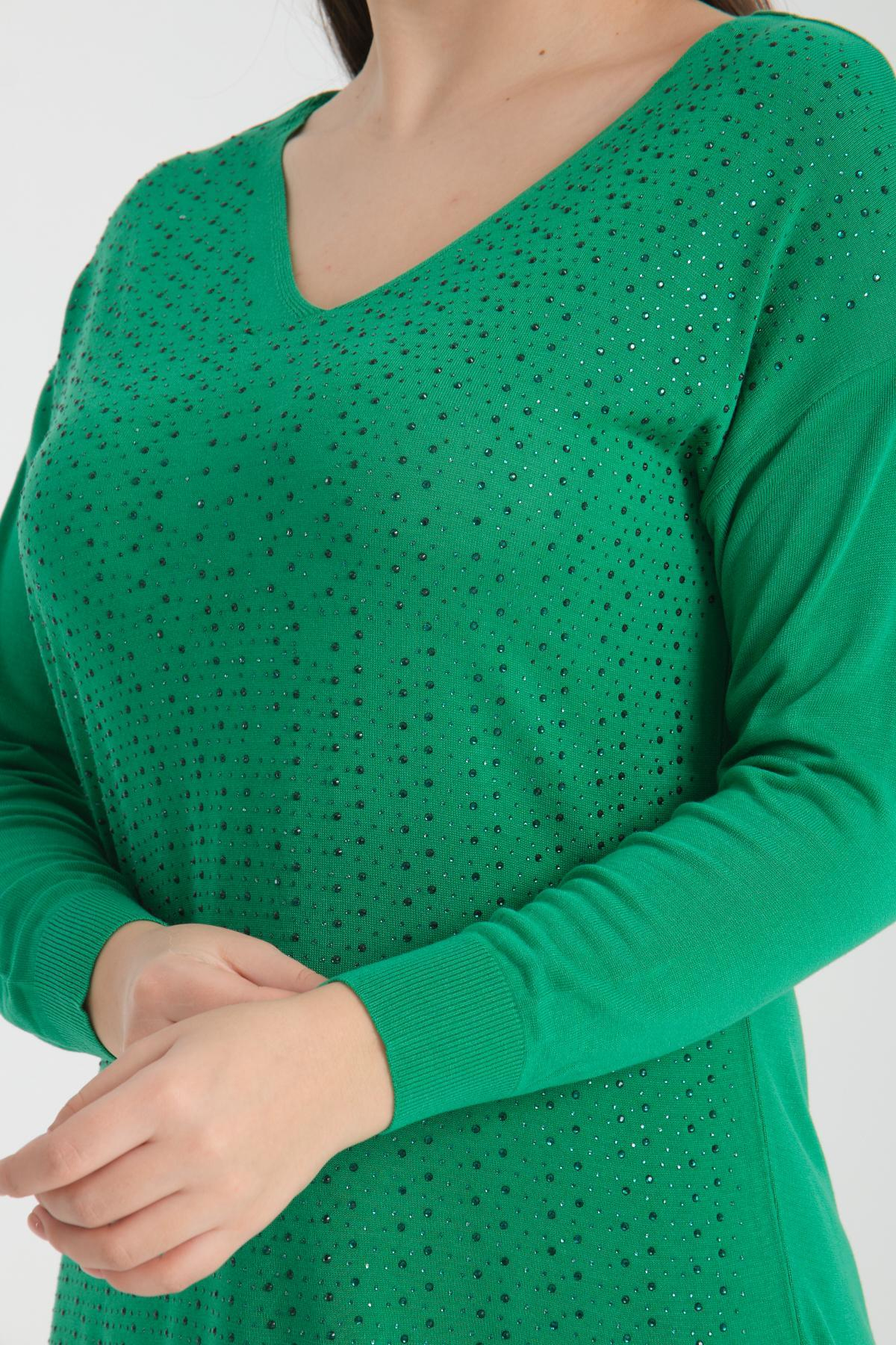 Wholesale Women Green Rhinestone-Embellished V Neck Knit Blouse with Side Slits 722627