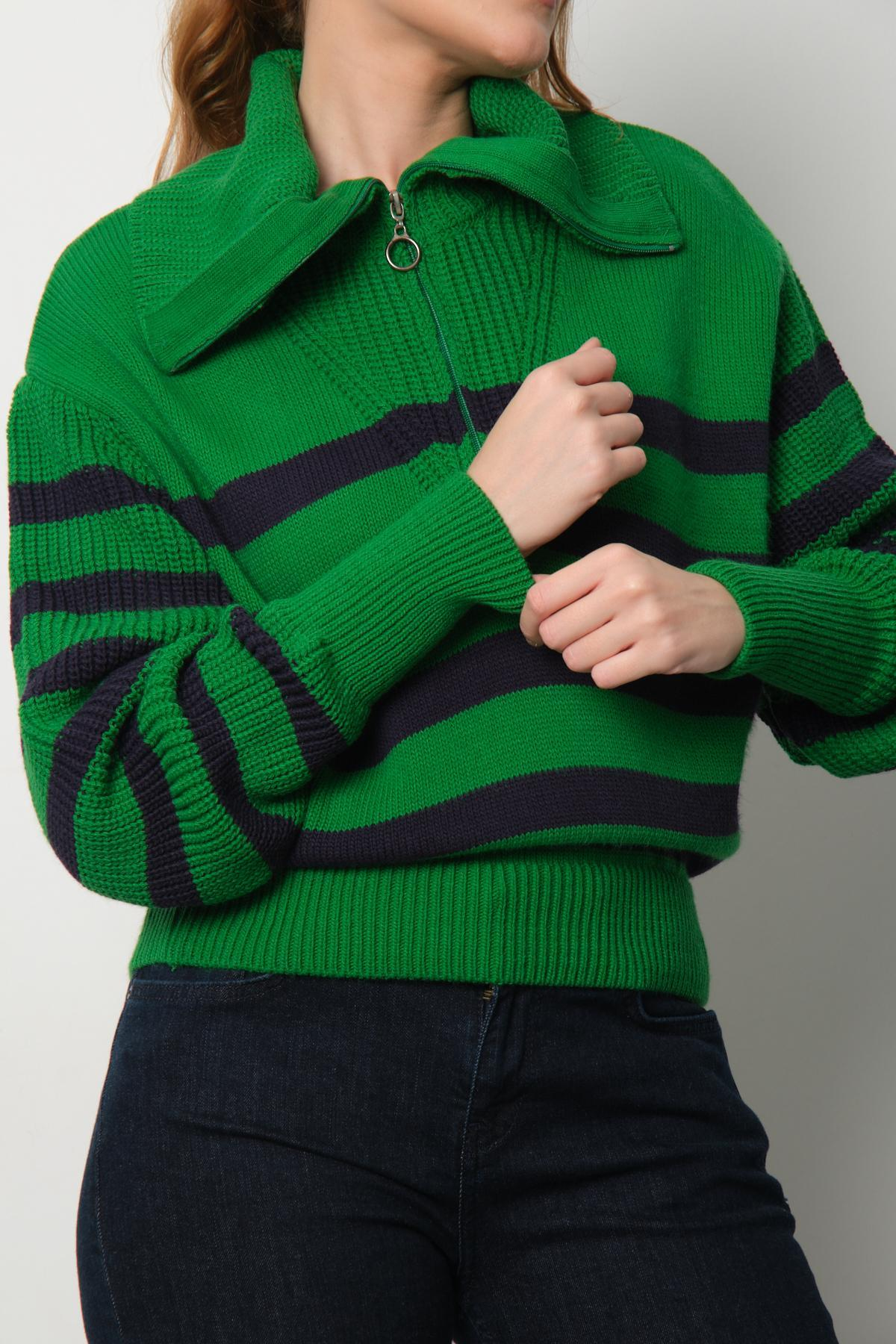 Wholesale Women Green Striped Zip Neck Knit Blouse 713316