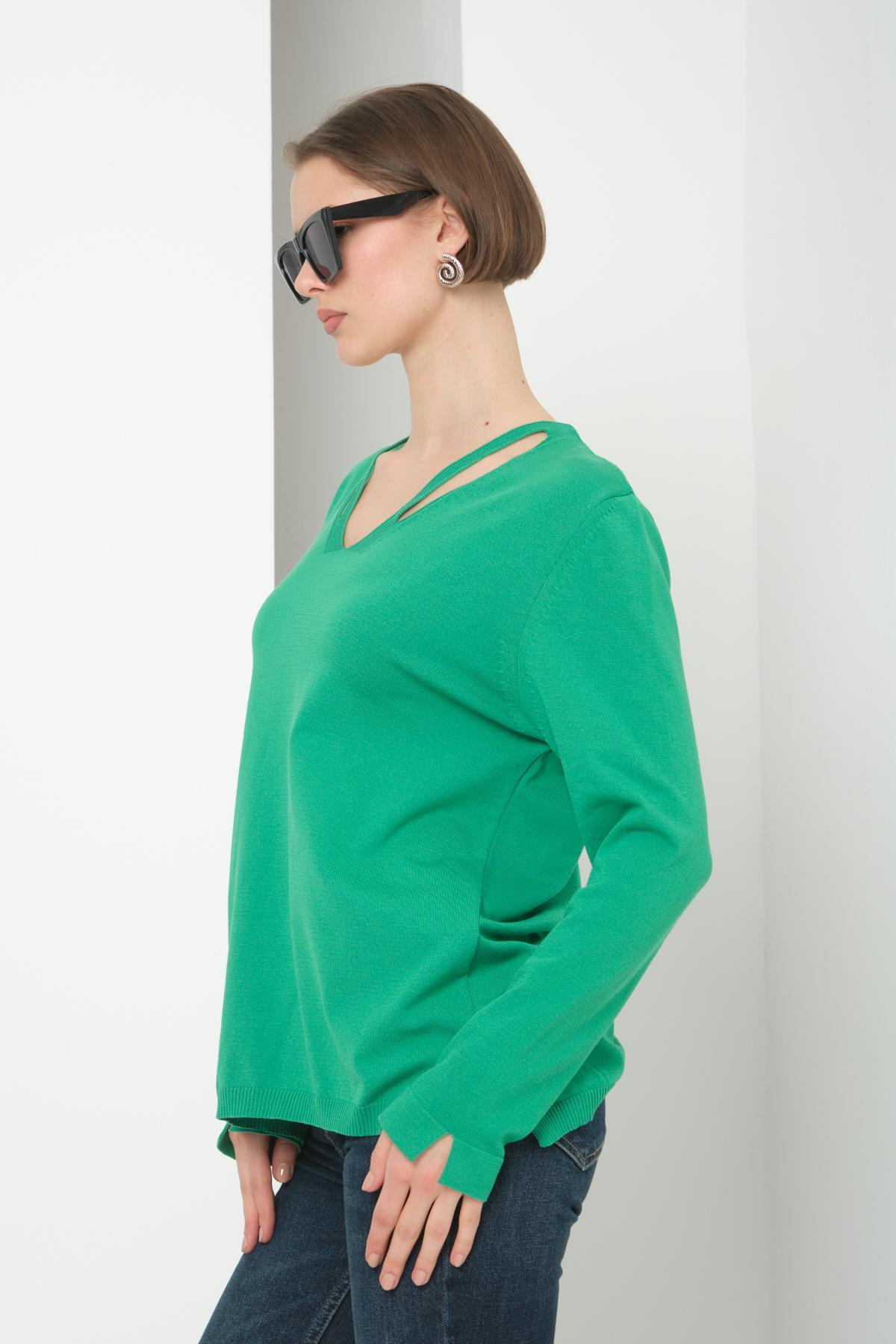 Wholesale Women Green V-Neck Cut-Out Knit Blouse with Side Slits 724805