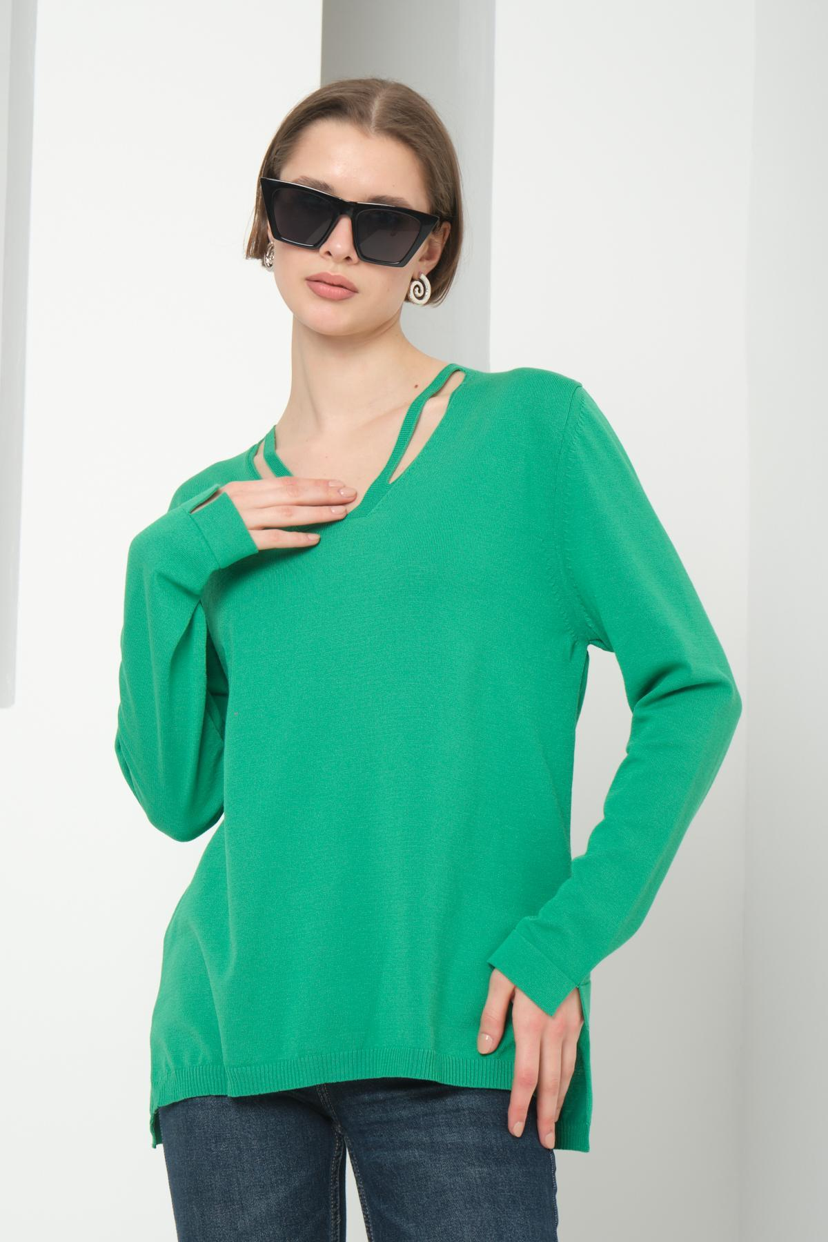 Wholesale Women Green V-Neck Cut-Out Knit Blouse with Side Slits 724805