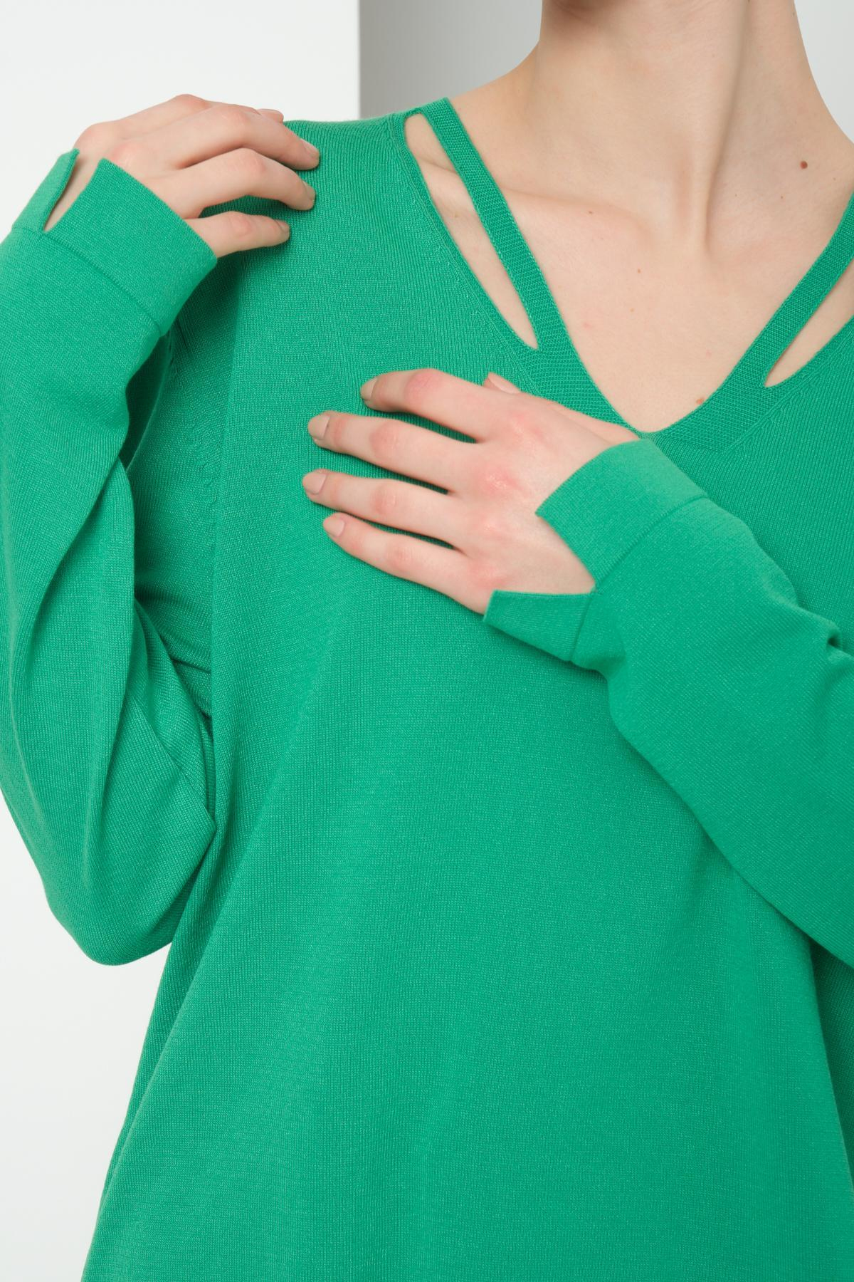 Wholesale Women Green V-Neck Cut-Out Knit Blouse with Side Slits 724805