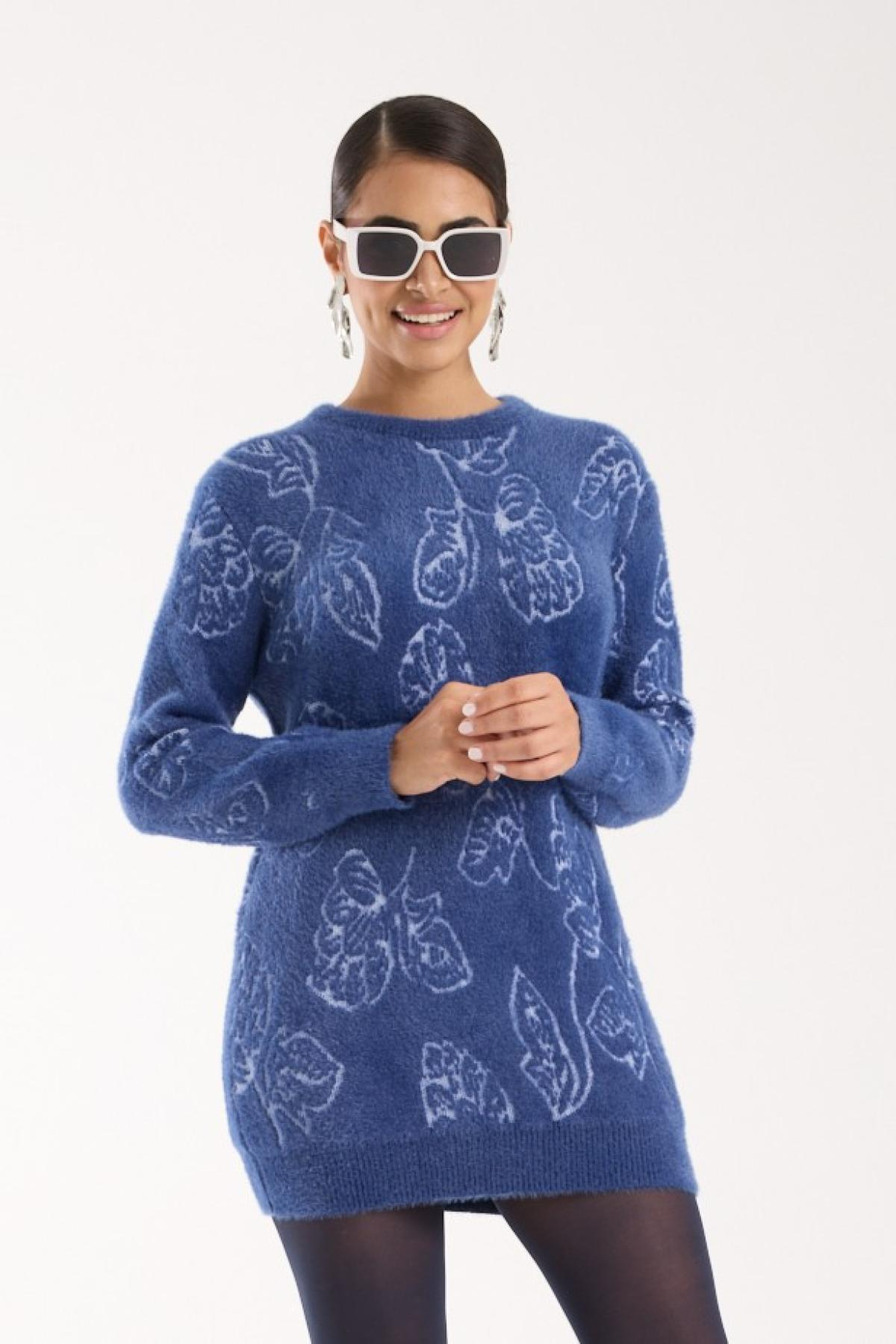 Wholesale Women Indigo Crew-Neck Knit Blouse with Leaf Pattern 738875