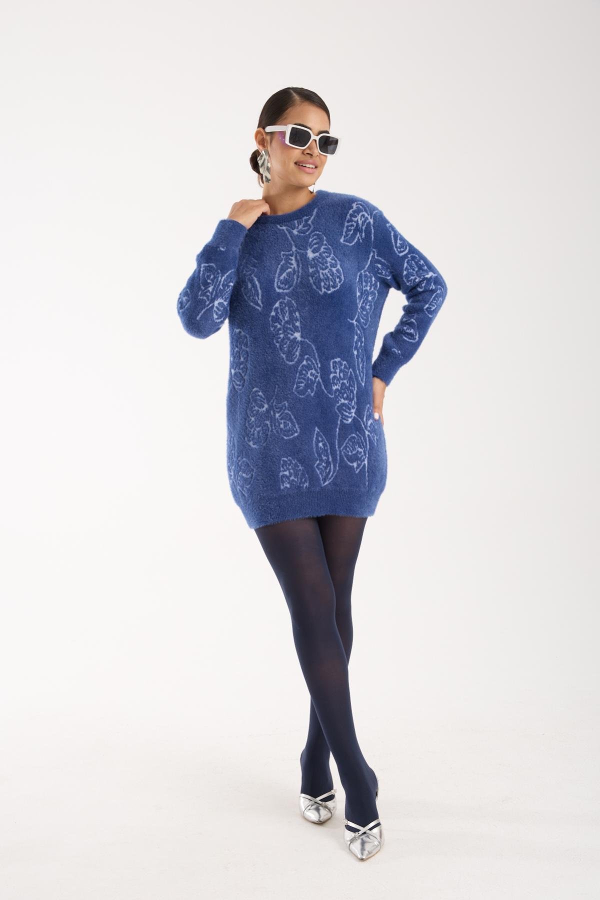 Wholesale Women Indigo Crew-Neck Knit Blouse with Leaf Pattern 738875