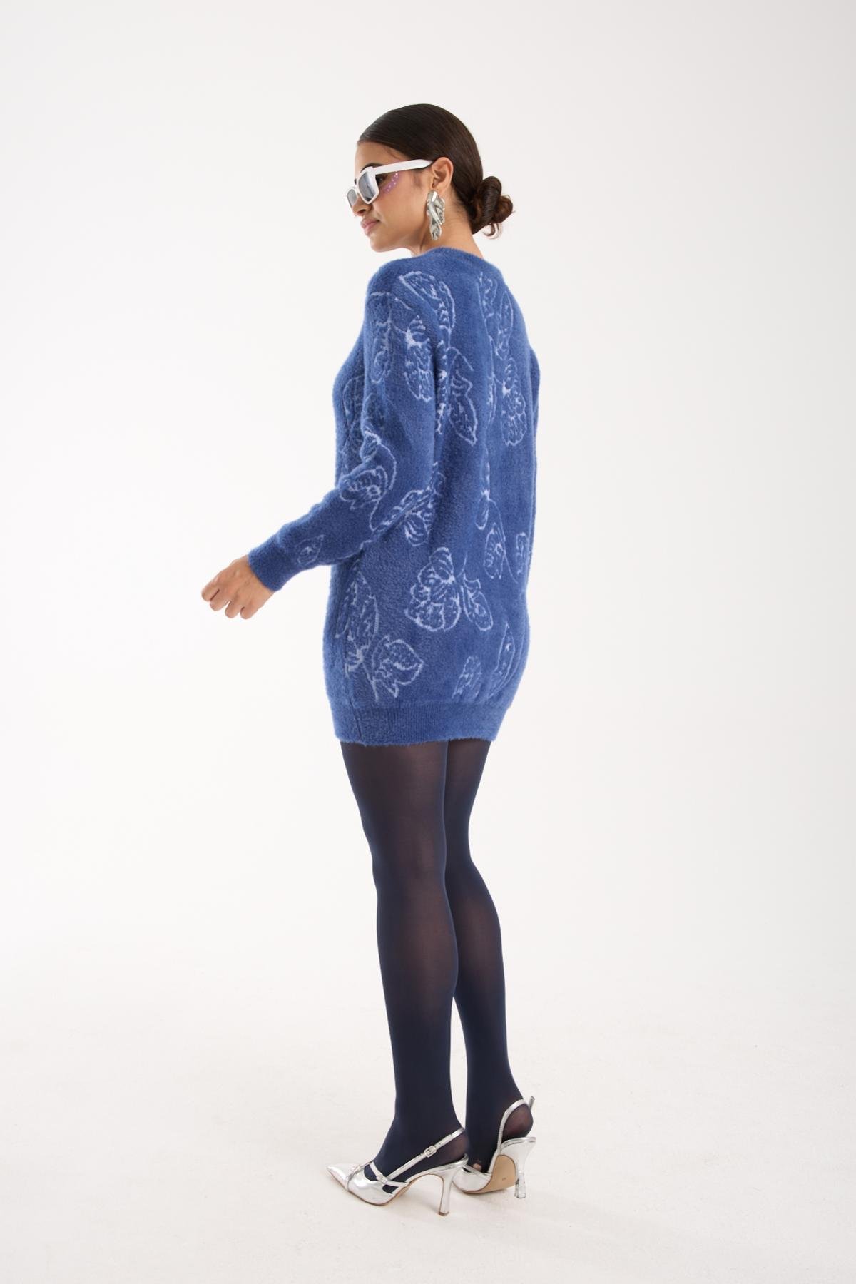 Wholesale Women Indigo Crew-Neck Knit Blouse with Leaf Pattern 738875