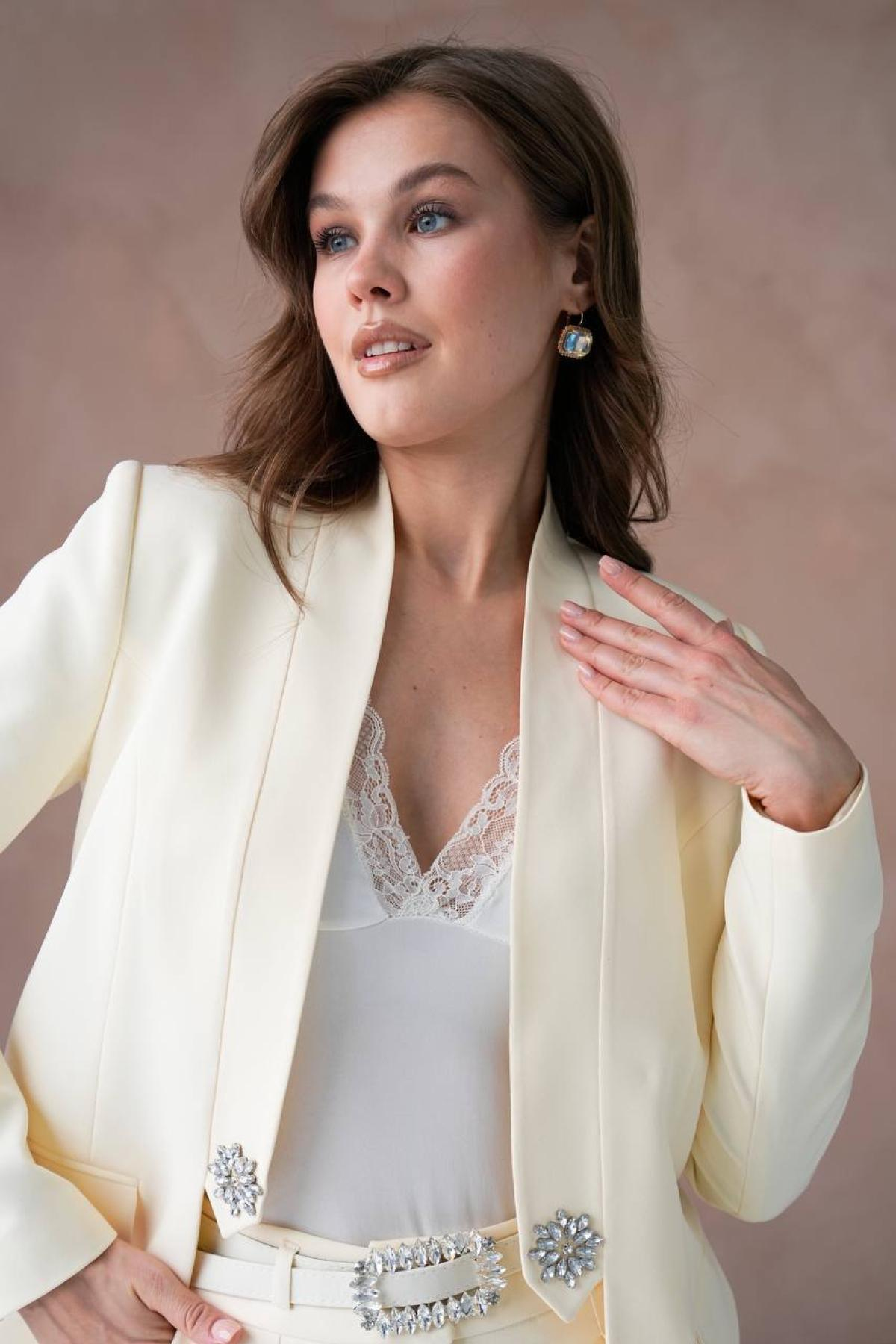 Wholesale Women Ivory Two Piece Suit - Blazer and Pants Set 721254