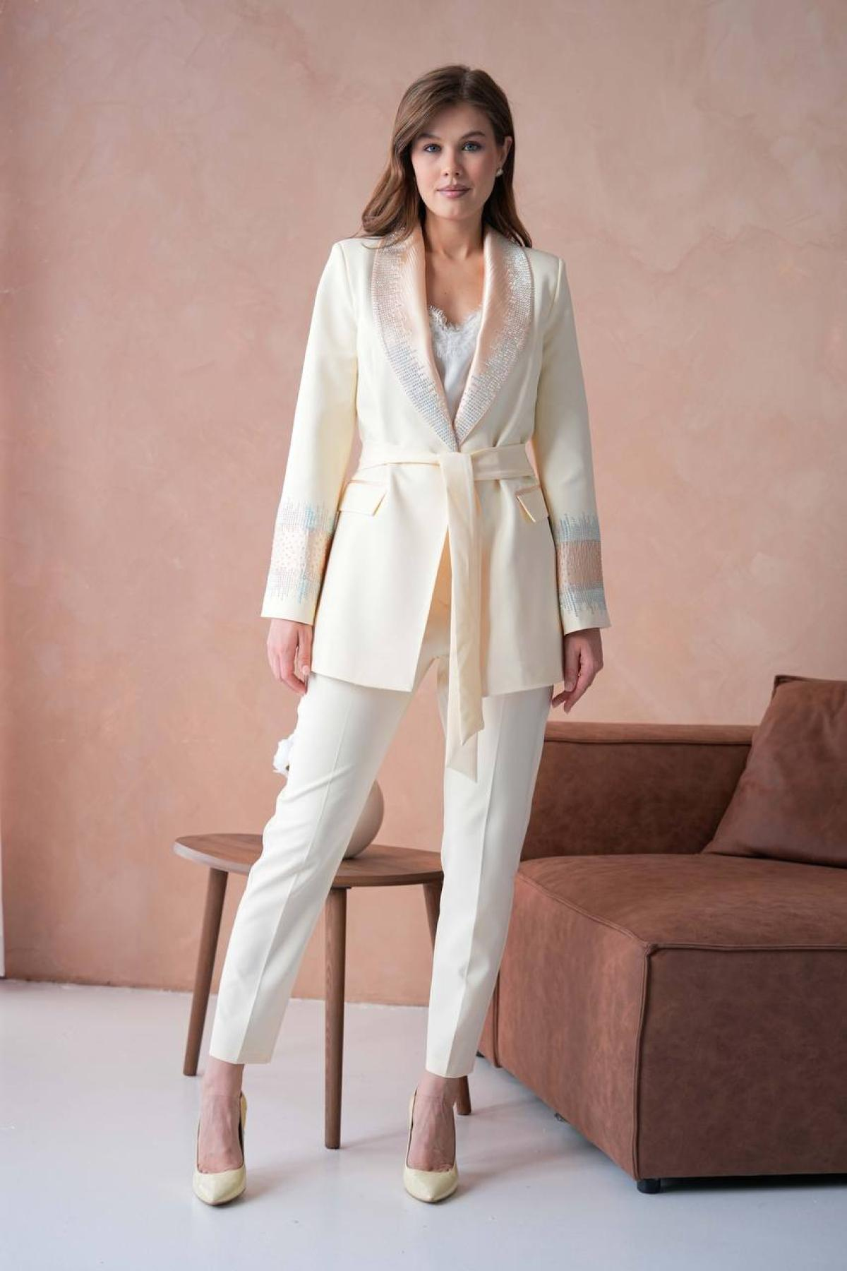 Wholesale Women Ivory Two Piece Suit Plus Size - Blazer and Pants Set 721229