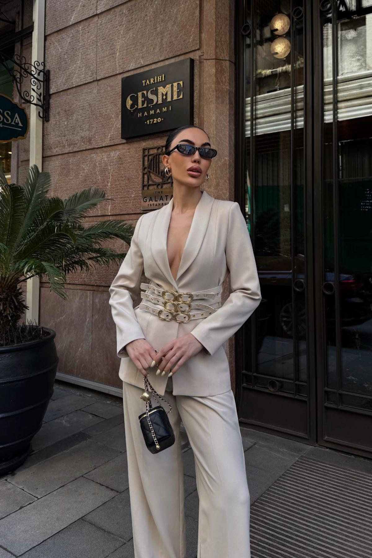 Wholesale Women Light Beige Two Piece Suit Blazer and Pants Set 737350