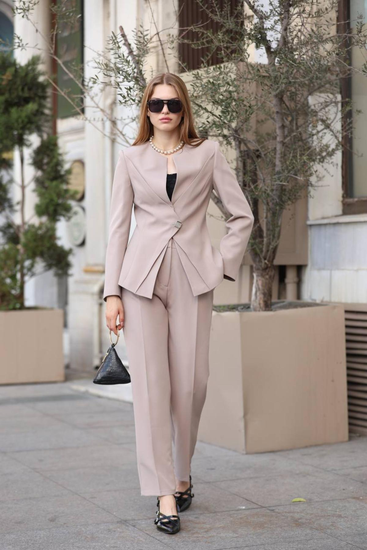 Wholesale Women Light Beige Two Piece Suit Blazer and Pants Set 718352