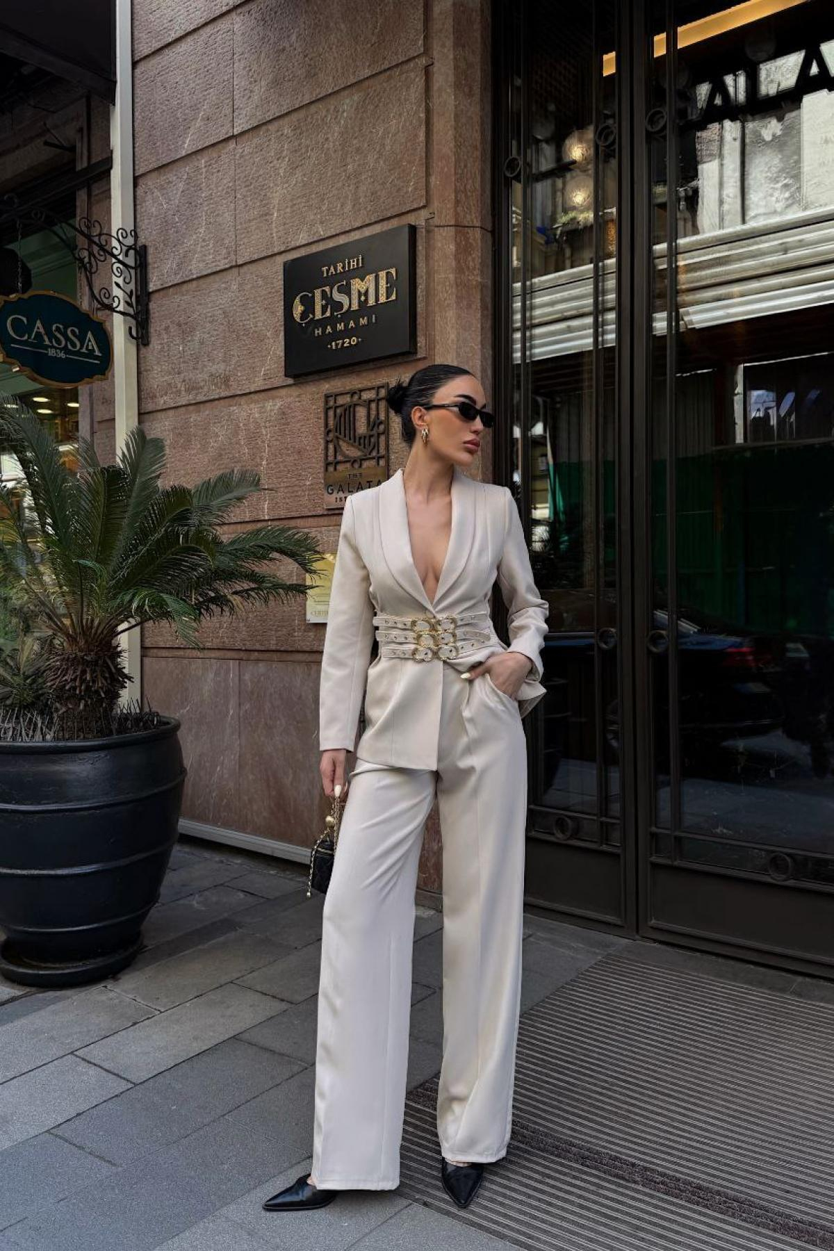 Wholesale Women Light Beige Two Piece Suit Blazer and Pants Set 737350