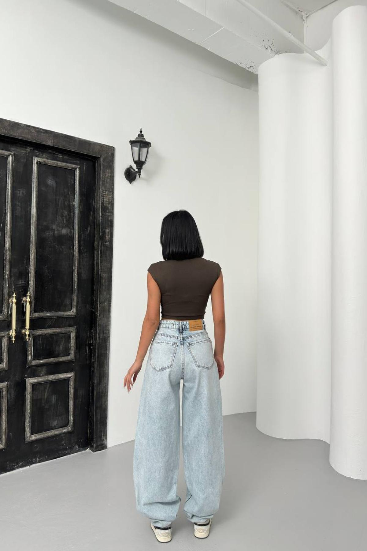 Wholesale Women Light Blue Baggy Jeans 731141