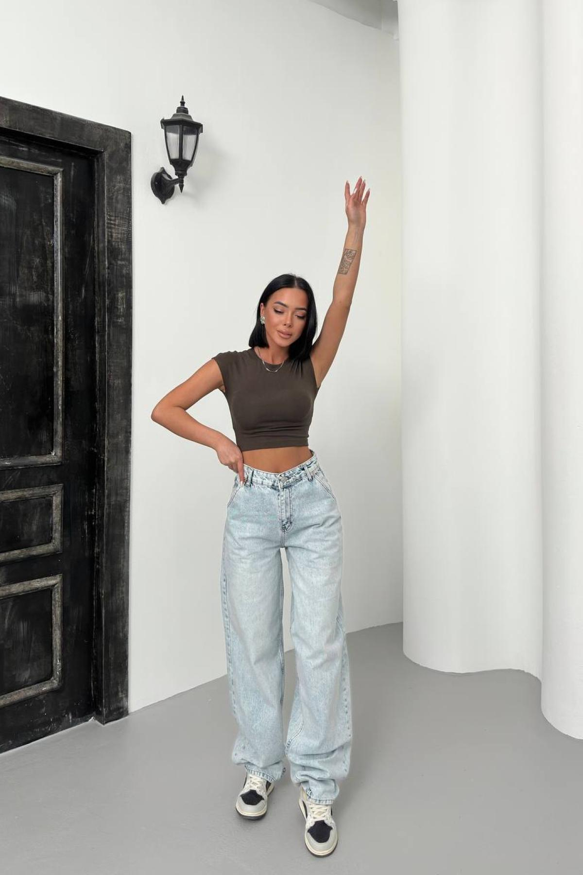 Wholesale Women Light Blue Baggy Jeans 731141