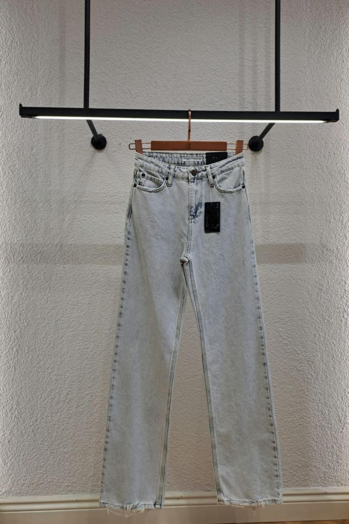 Wholesale Women Light Blue Gray Wide Leg Jeans 718038