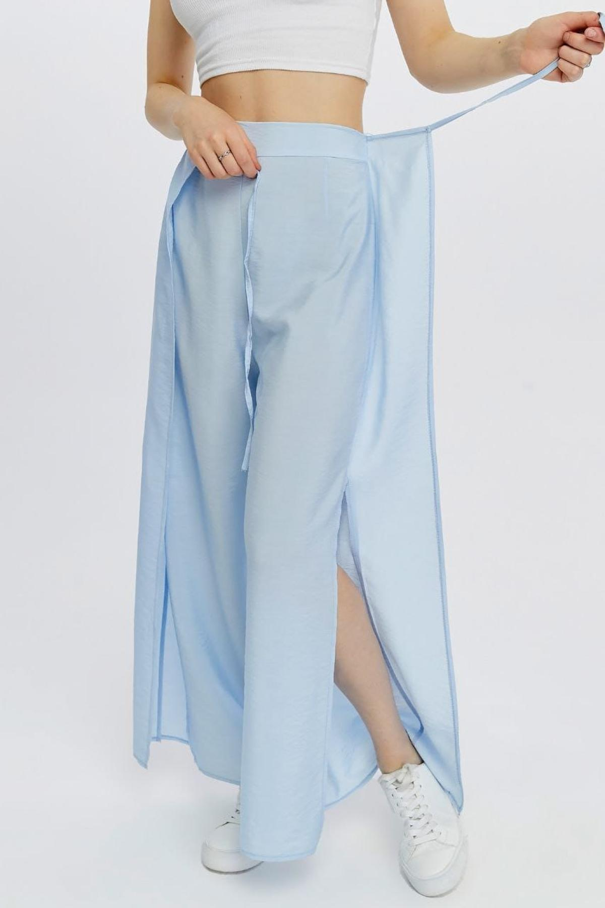 Wholesale Women Light Blue Pants 722733