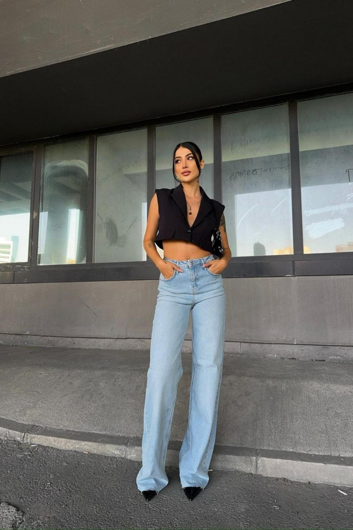 Wholesale Women Light Blue Wide Leg Jeans 718029