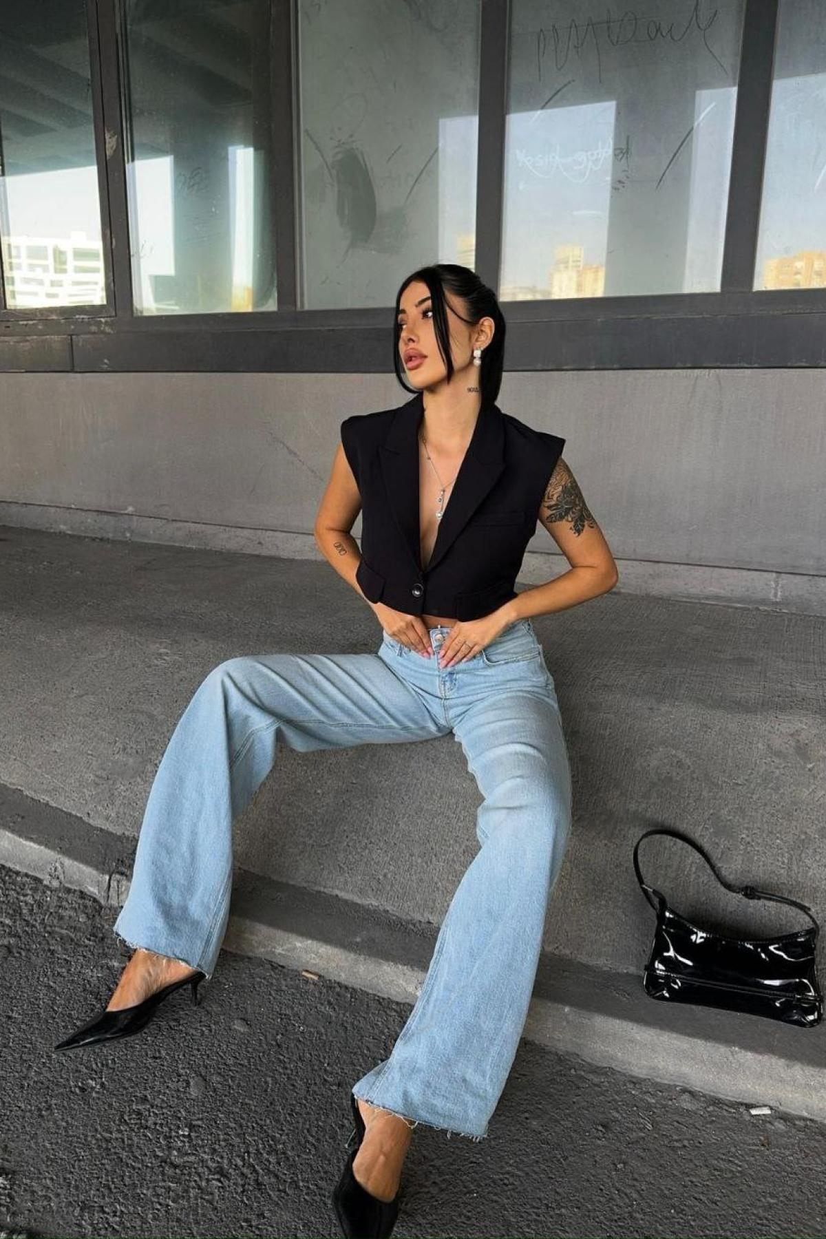 Wholesale Women Light Blue Wide Leg Jeans 718029