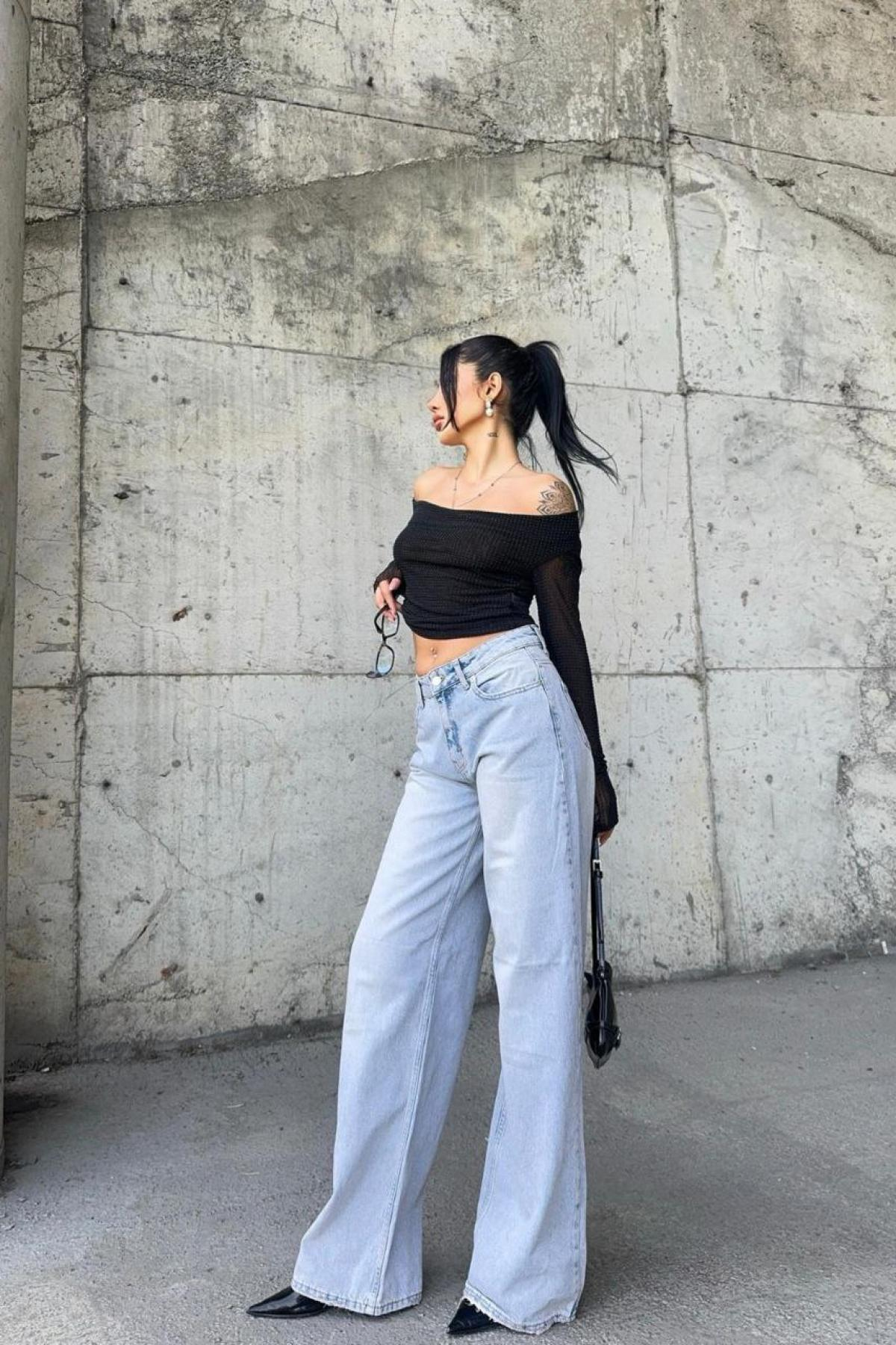 Wholesale Women Light Blue Wide Leg Jeans 718031