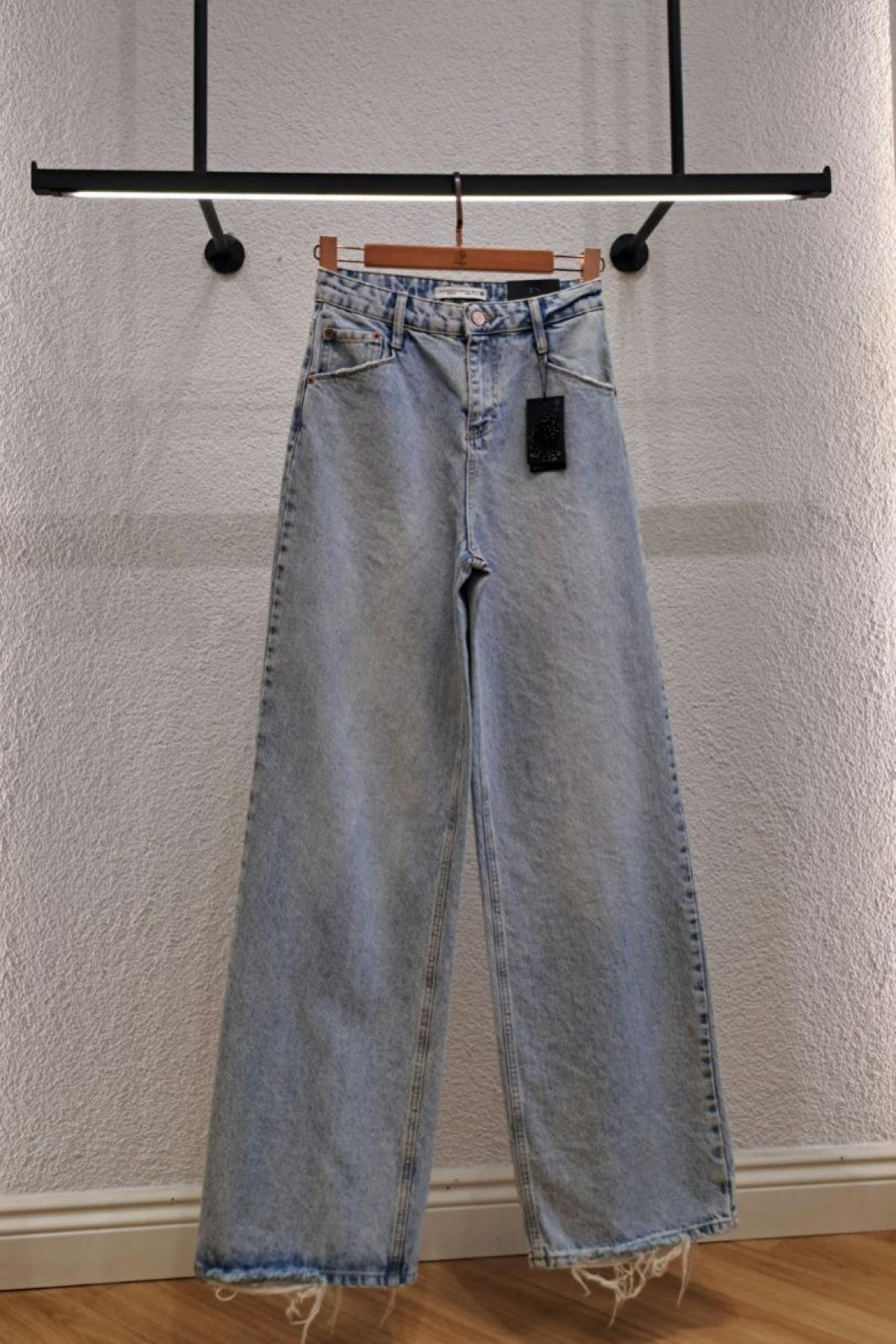 Wholesale Women Light  Blue Wide Leg Jeans 718053
