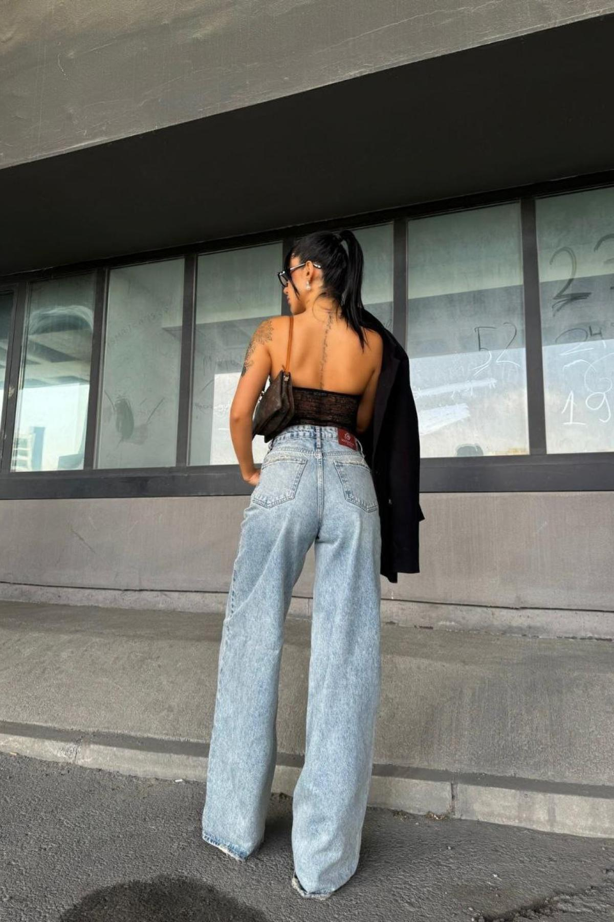 Wholesale Women Light Blue Wide Leg Jeans 718037