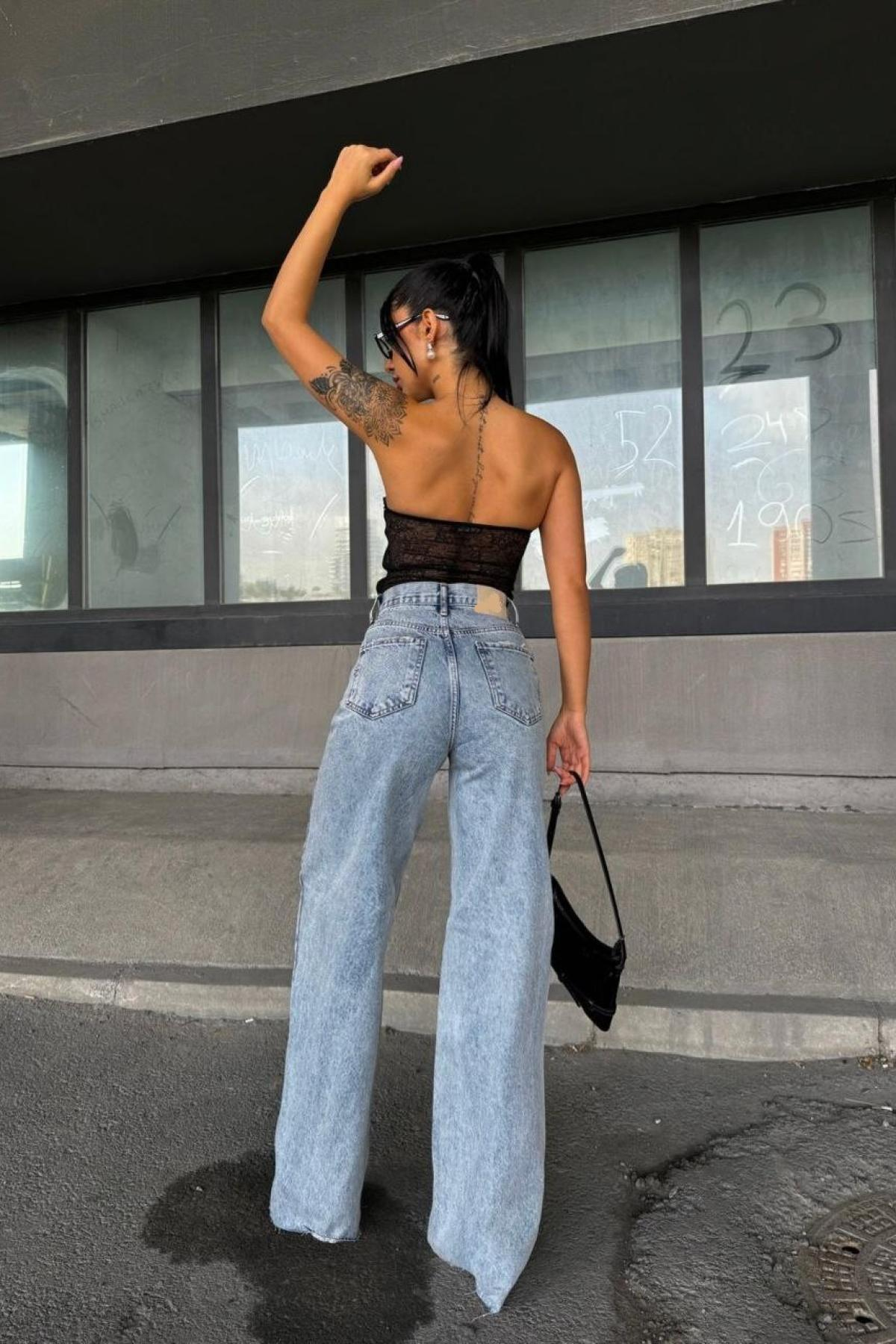 Wholesale Women Light Blue Wide Leg Jeans 718032