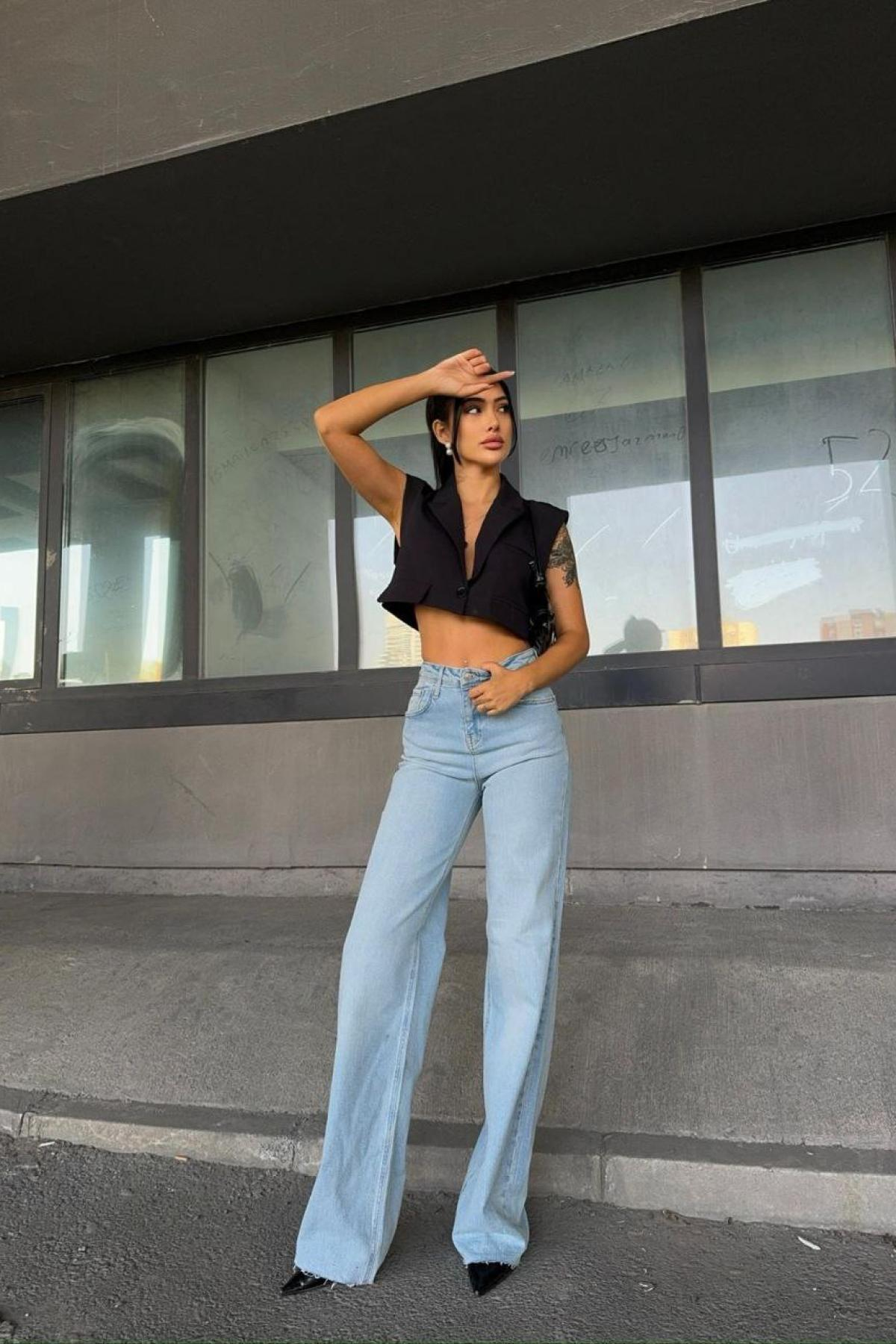 Wholesale Women Light Blue Wide Leg Jeans 718029