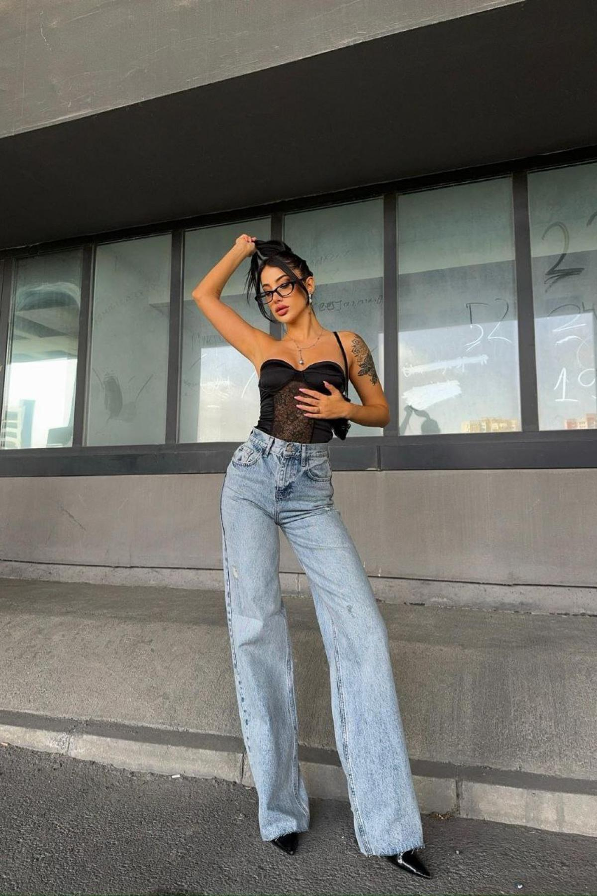 Wholesale Women Light Blue Wide Leg Jeans 718032