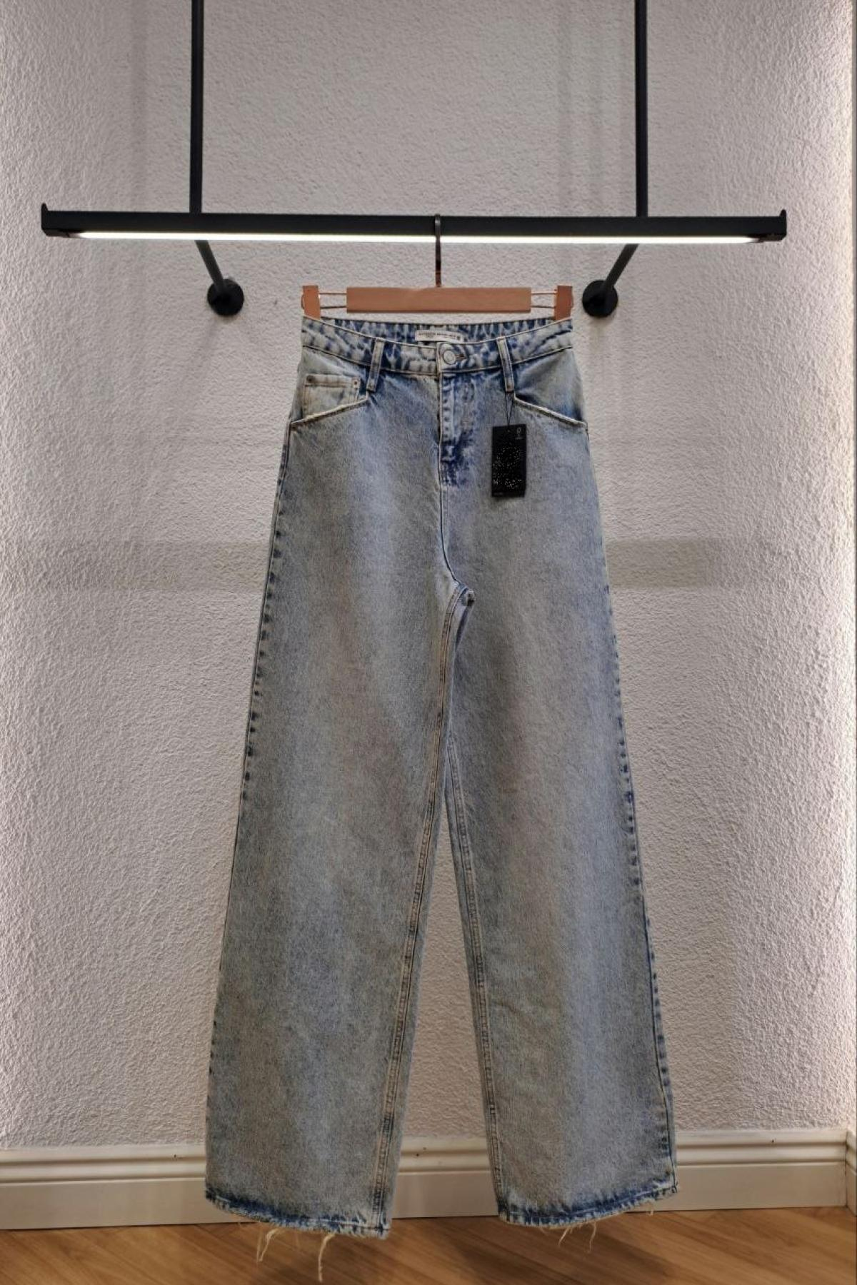 Wholesale Women Light  Blue Wide Leg Jeans 718054