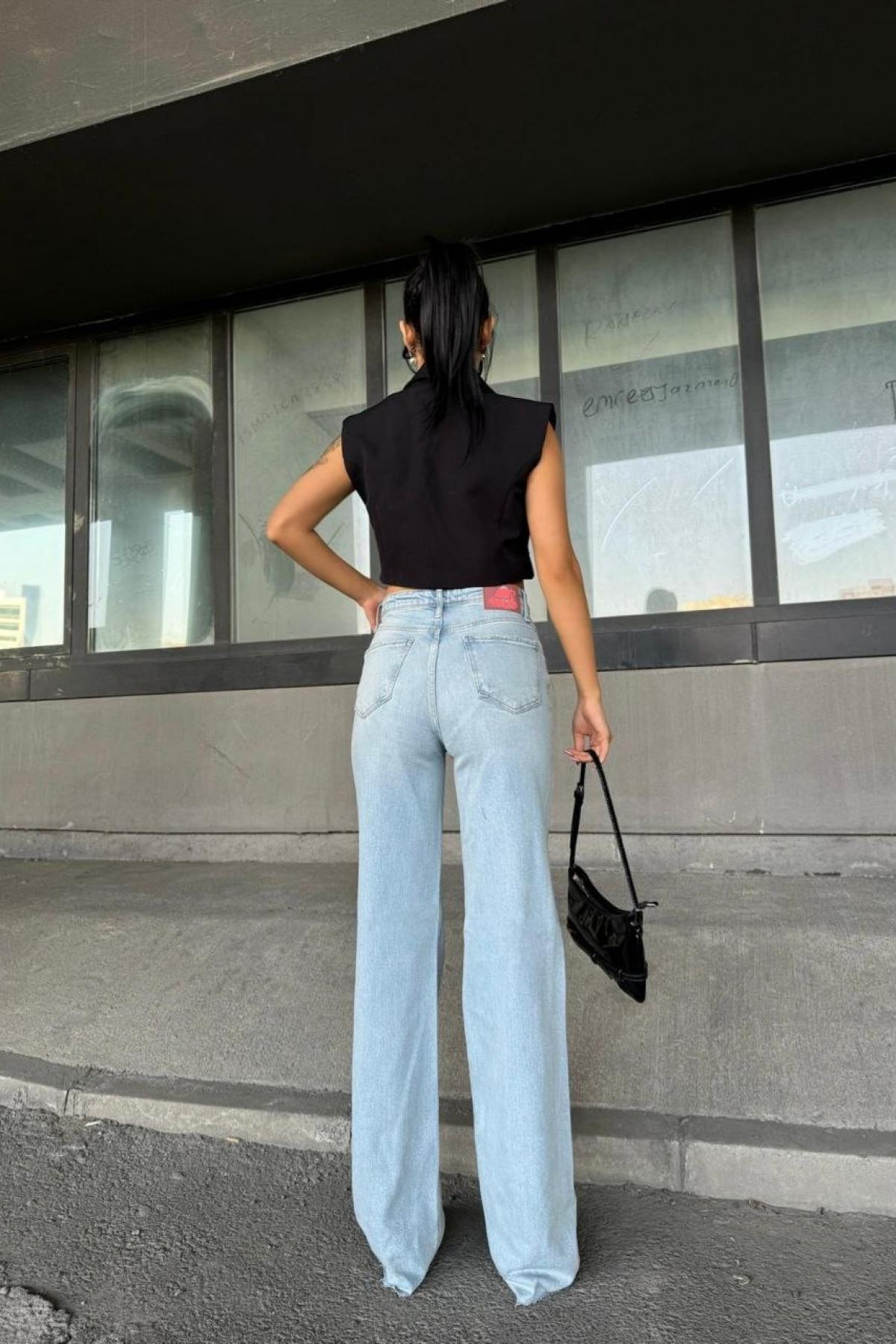 Wholesale Women Light Blue Wide Leg Jeans 718029